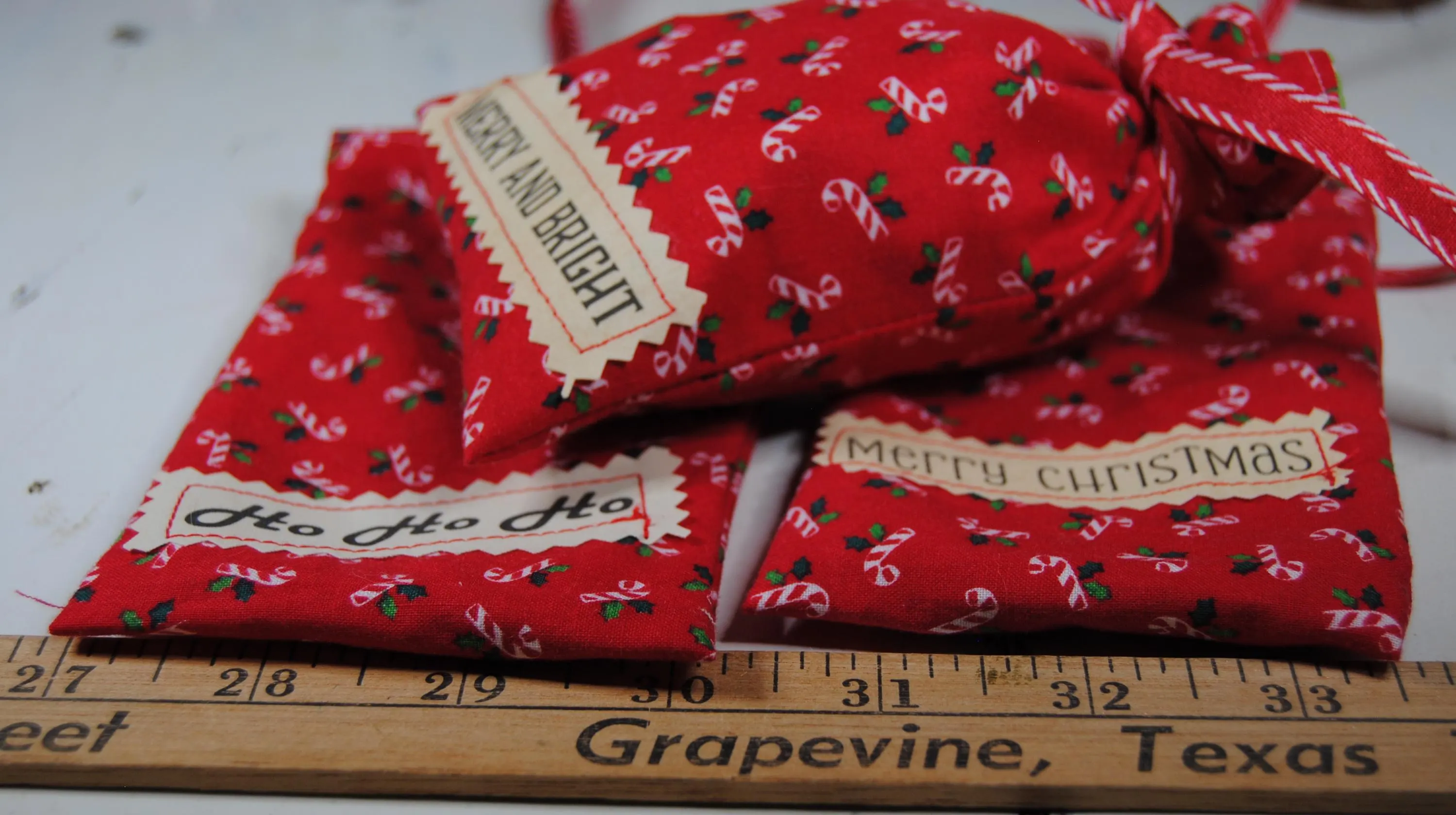 Three handmade fabric gift bags - Christmas gift wrapping - Perfect for gift cards - Reusable - Candy cane - Fully lined - Each 1 is unique - image 4
