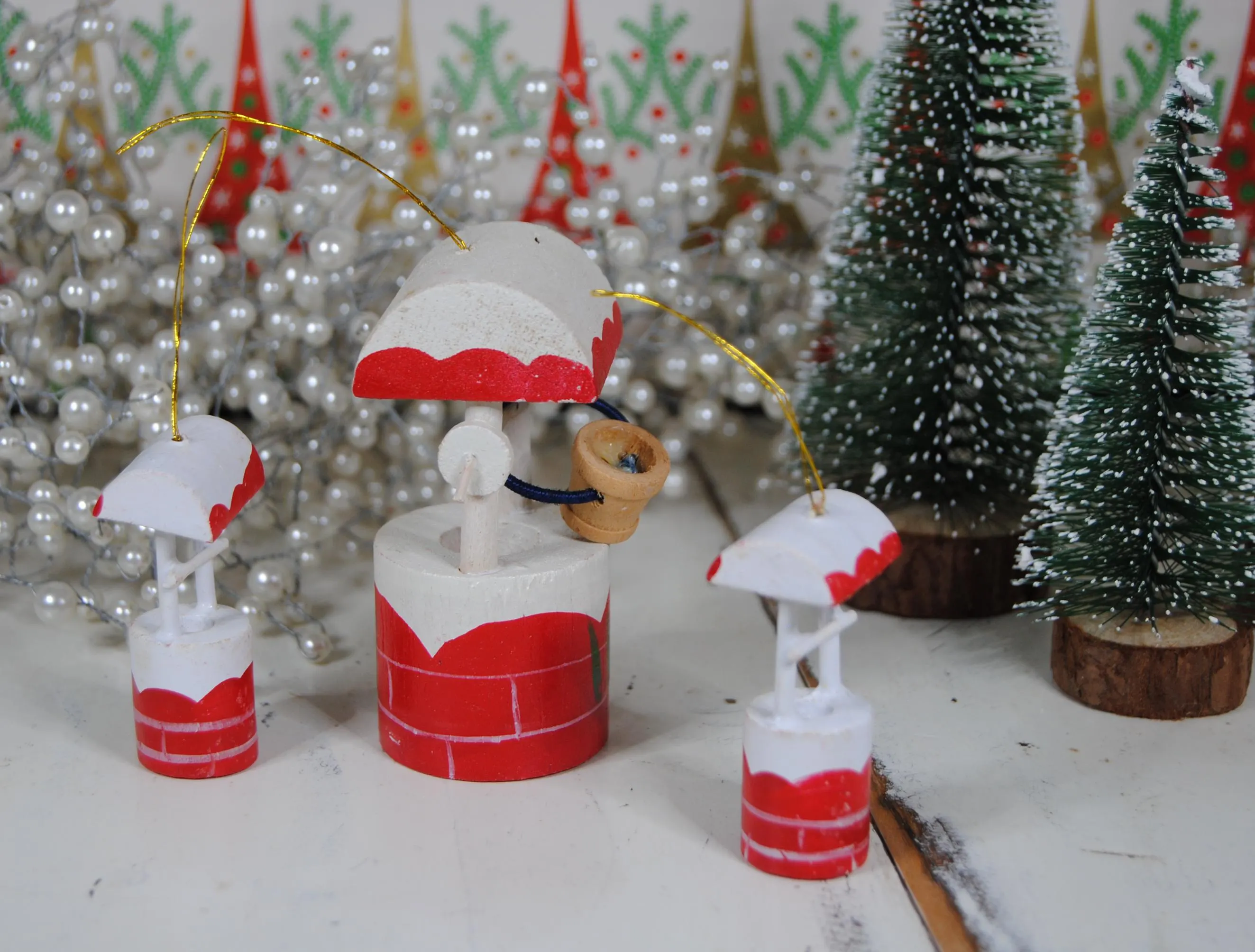 Three vintage wooden Christmas tree ornaments - Wishing well - Red - Made in Taiwan - 1970s - image 3