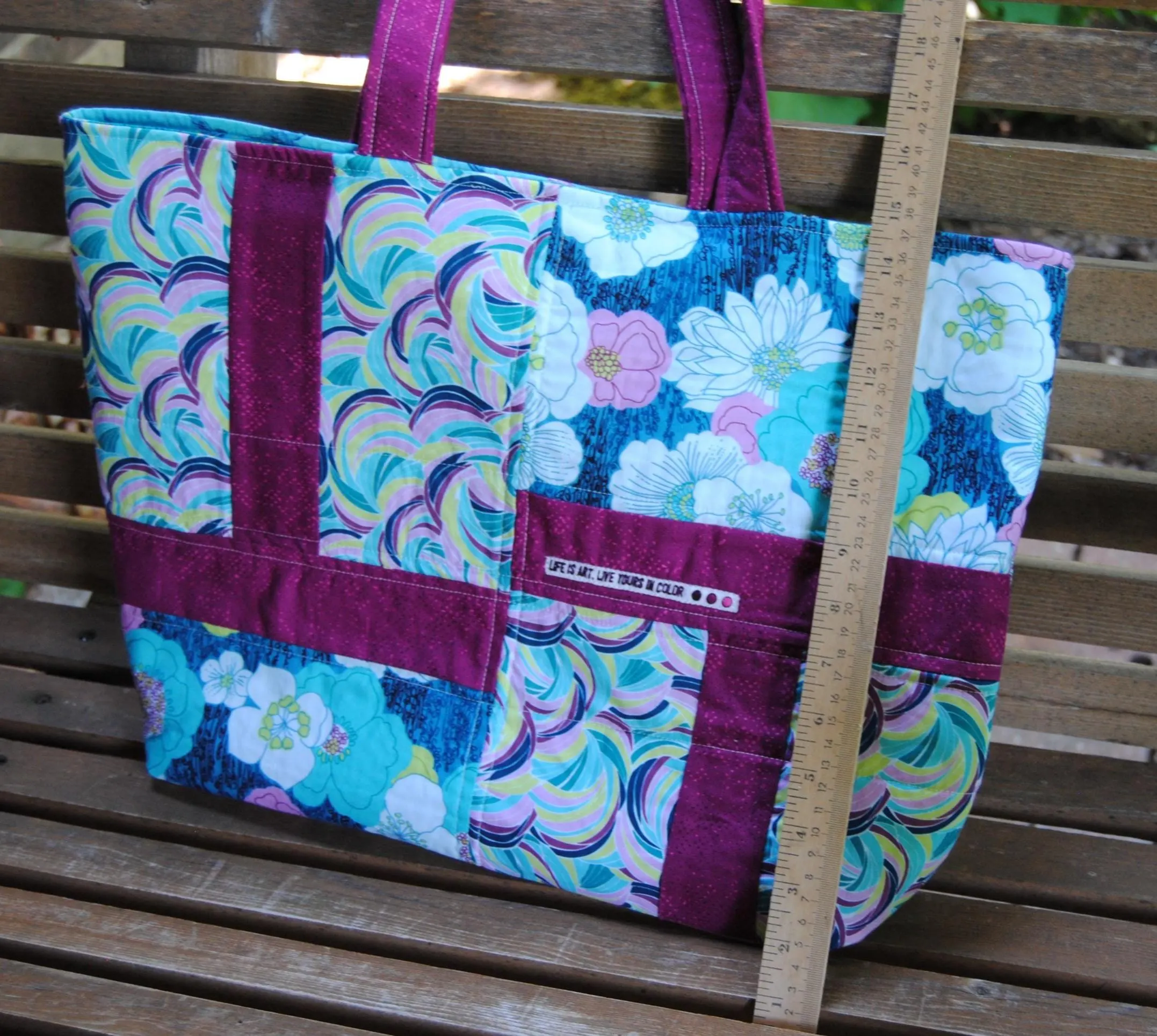 Handmade tote bag - Fully lined with inside pockets and magnetic closure - Magenta, teal and pink floral cotton quilting fabrics - image 5