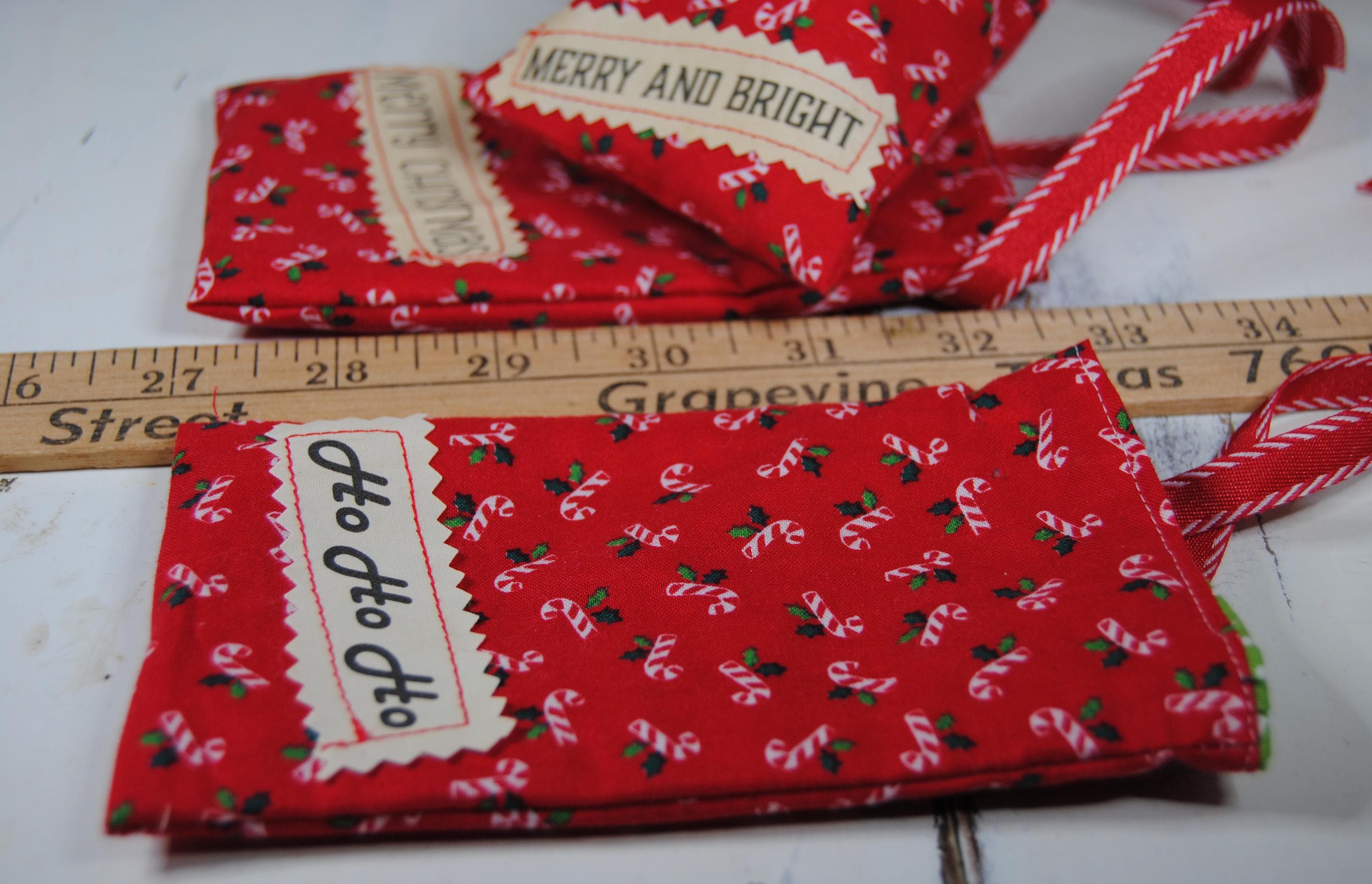 Three handmade fabric gift bags - Christmas gift wrapping - Perfect for gift cards - Reusable - Candy cane - Fully lined - Each 1 is unique - image 5