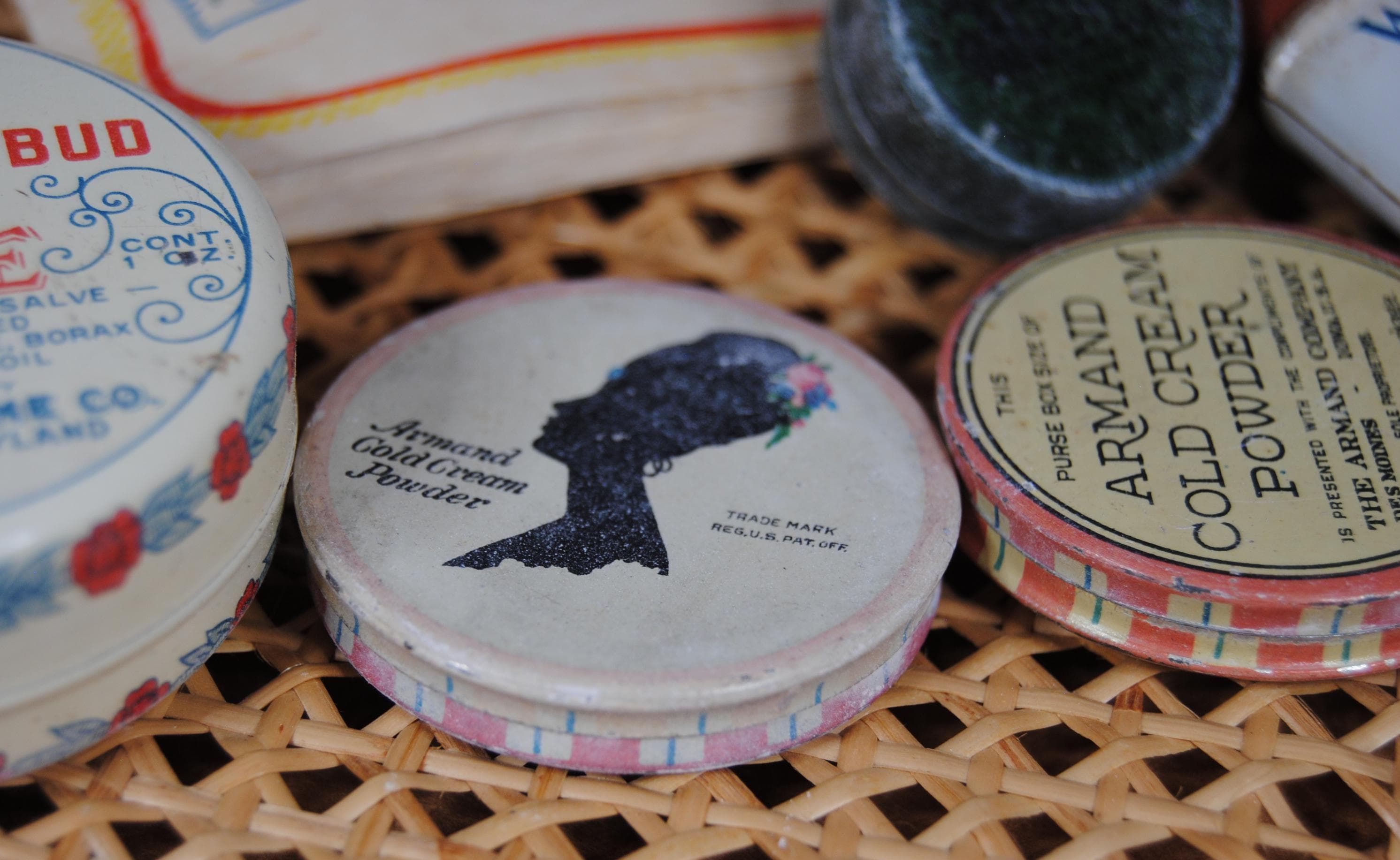 Vintage collectibles: Armand cold cream powder, Smith's salve, Wernet's powder, lipstick tissues from Gladiola flour, Kohler corn cure - image 5
