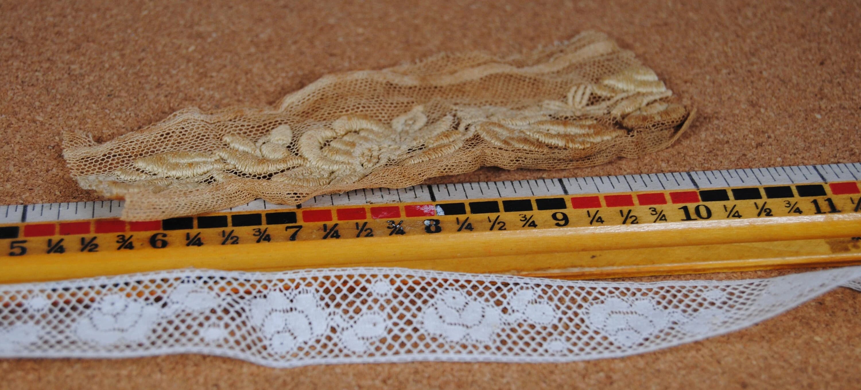 An assortment of 12 laces and trims - Snippets in beige and white - Junk journal supply - Slow stitch pieces - Inventory number LT12-BW - image 4