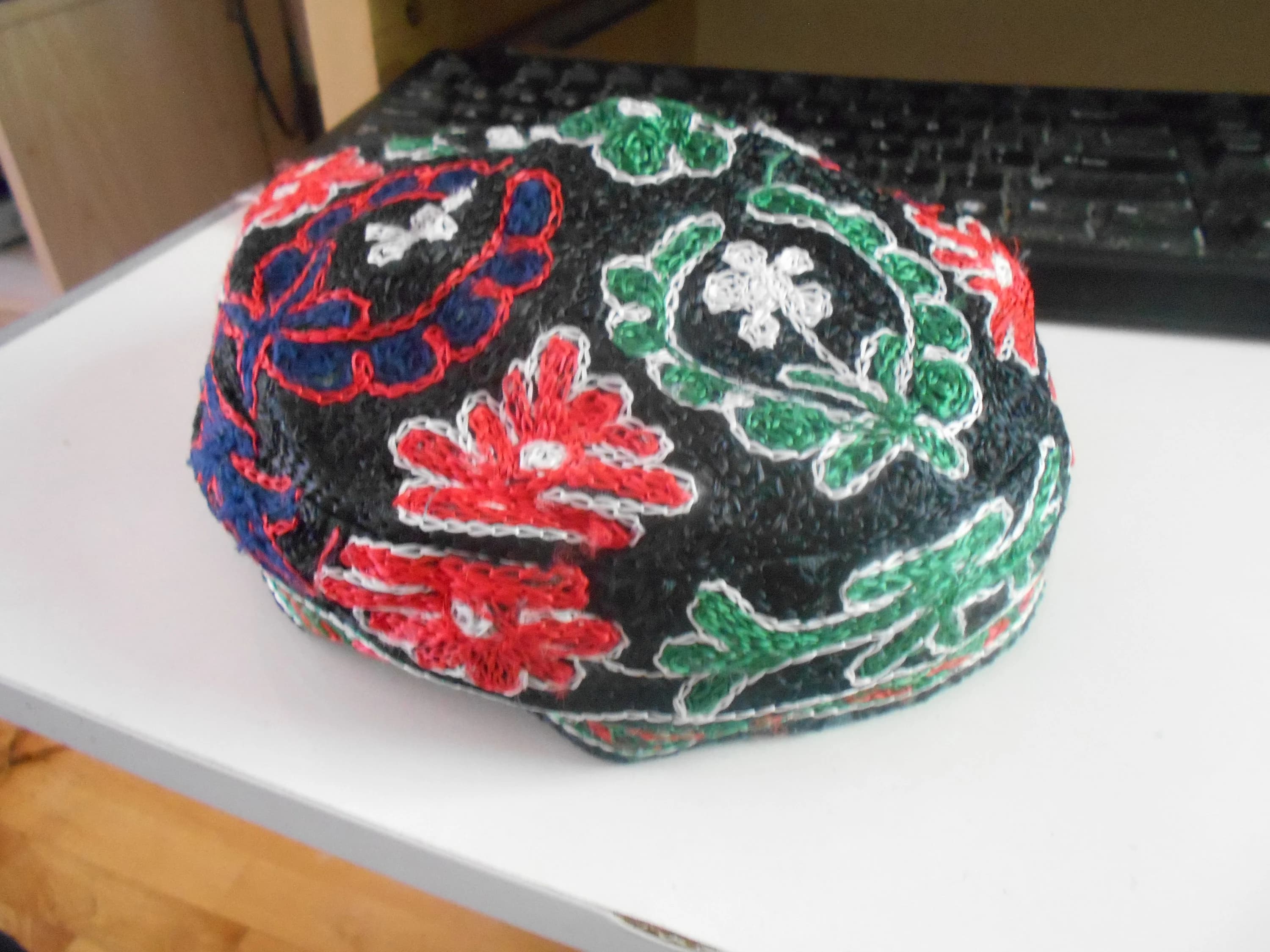 Muslim.Skull-Cap. Kufi. Tubeteika. Kippah. Yarmulke.Uzbek Hat.Uzbekistan. Size S