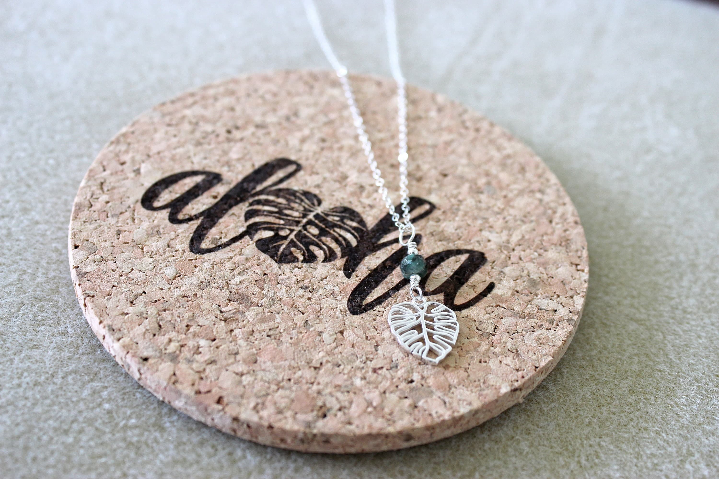 Monstera Colombian Emerald 16" Sterling Silver Necklace - image 3