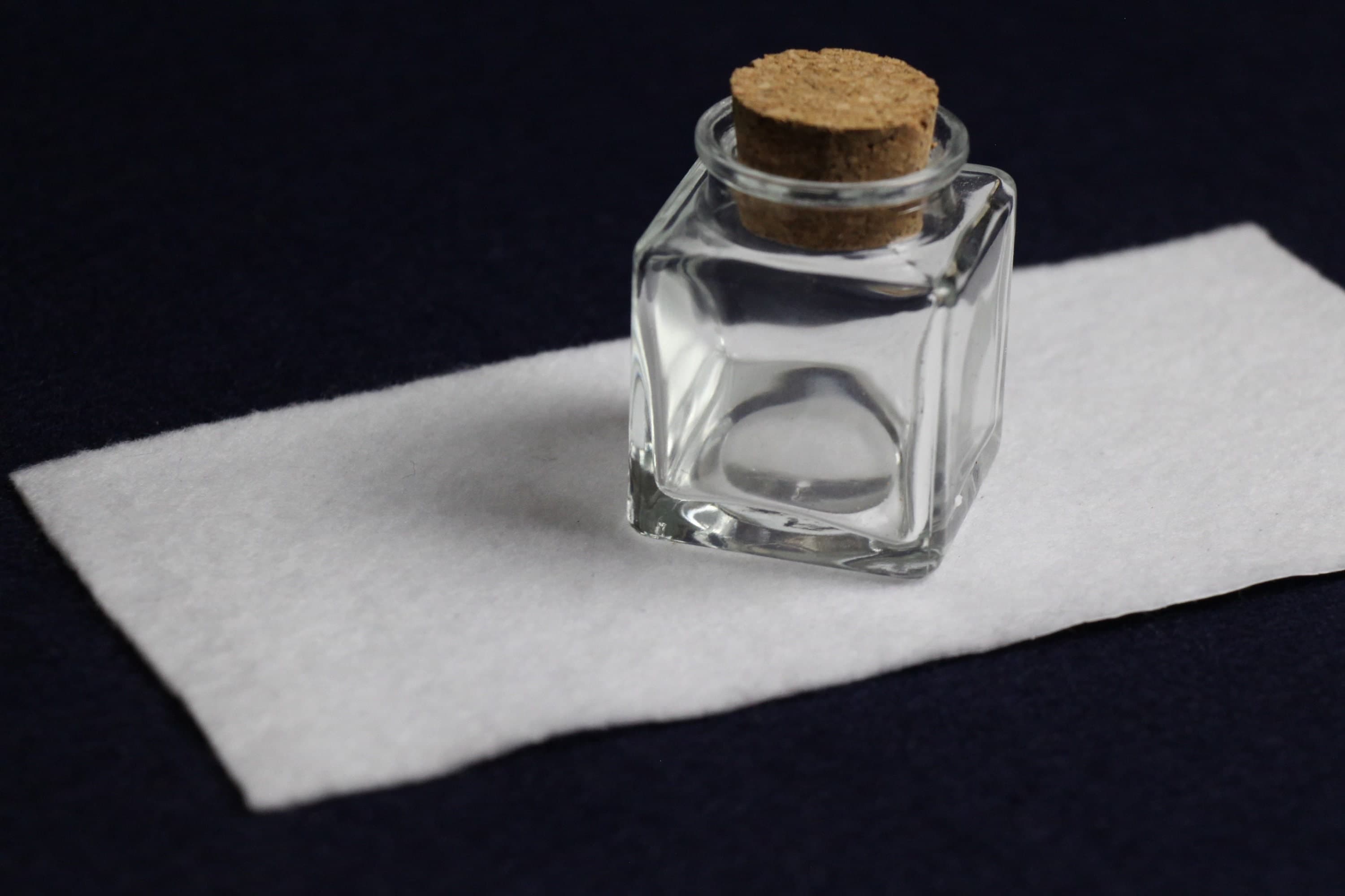Simple square glass inkwell with cork stopper - 50 ml - image 5