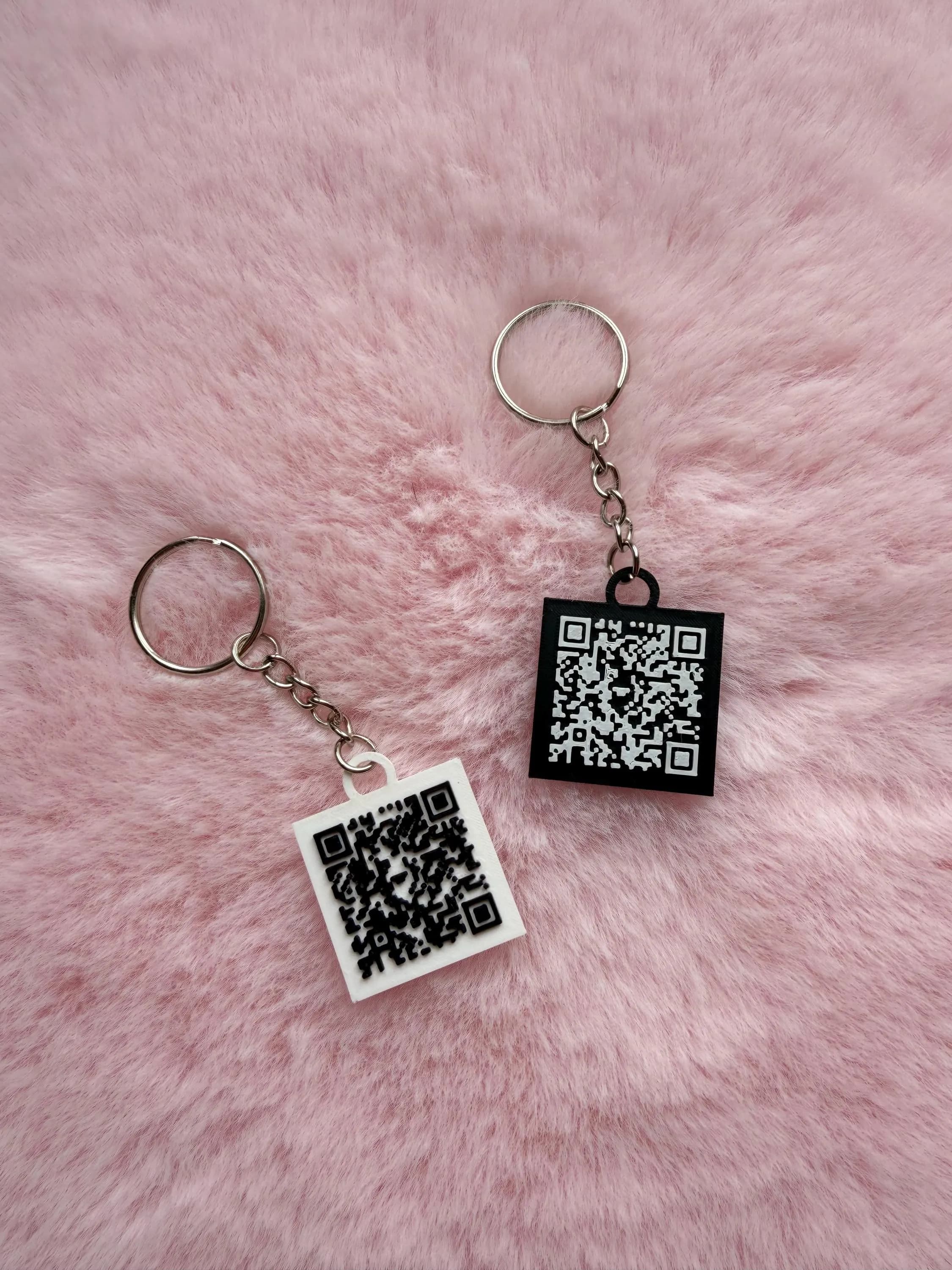 Personalised QR Code Keyring – 3cm - 3D Printed - Scan to Connect Instantly - image 3