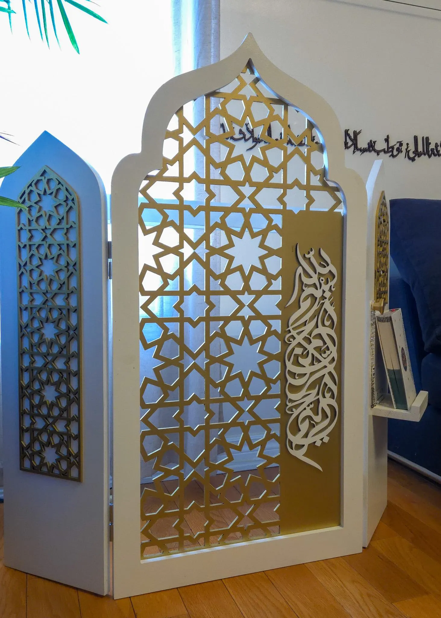 Mihrab / Prayer Rug Holder - image 2