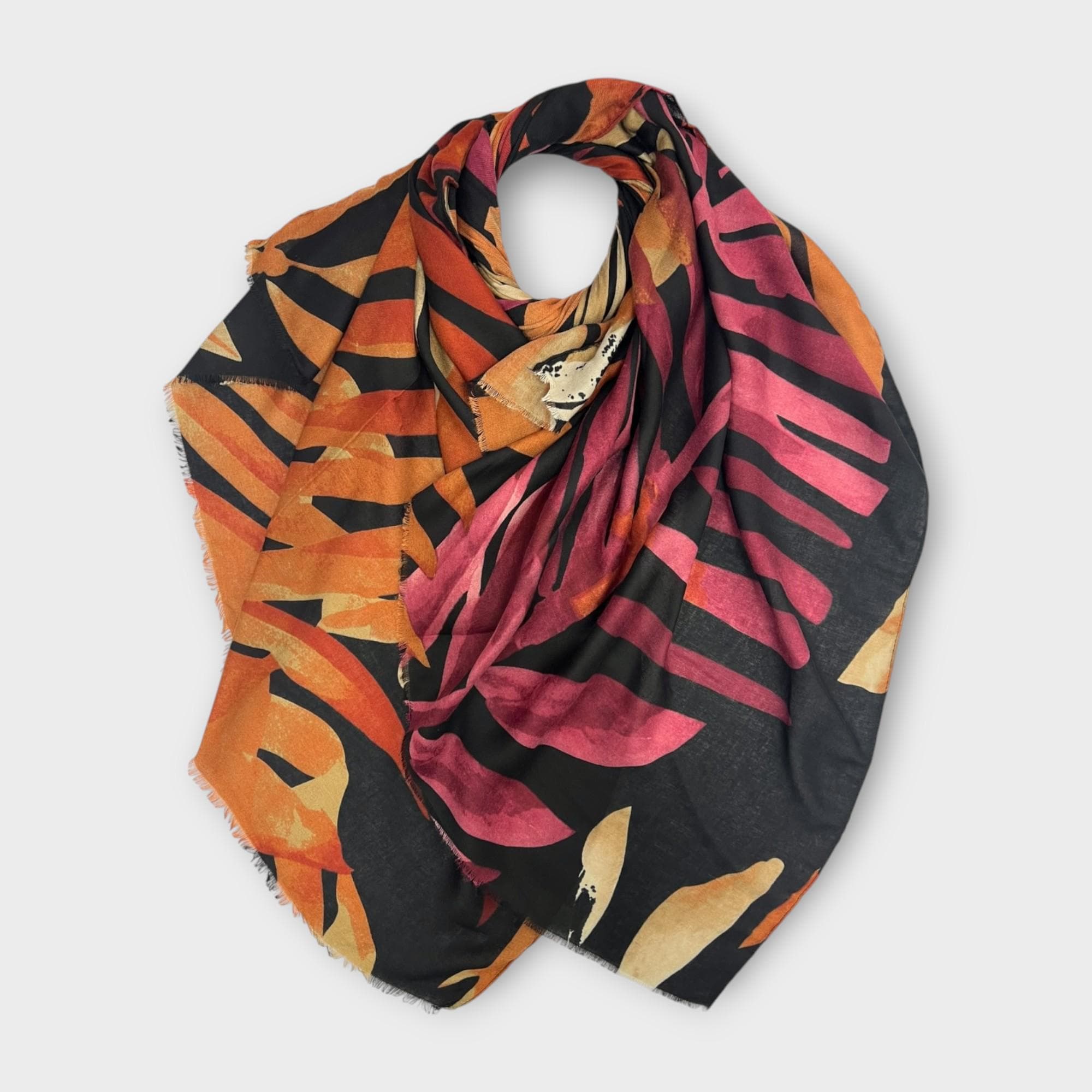 Big leaves print scarf - image 4