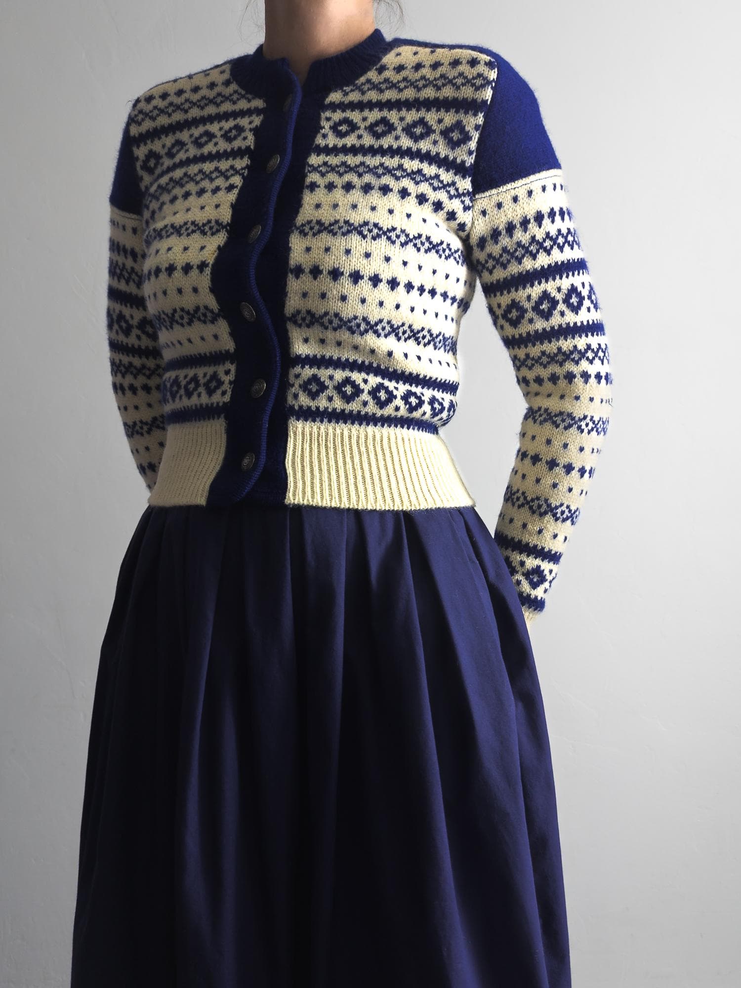 1940's inspired nordic fair isle cardigan austrian bavarian sweater combined w/boiled wool fitted cropped button-up sweater navy blue white - image 5