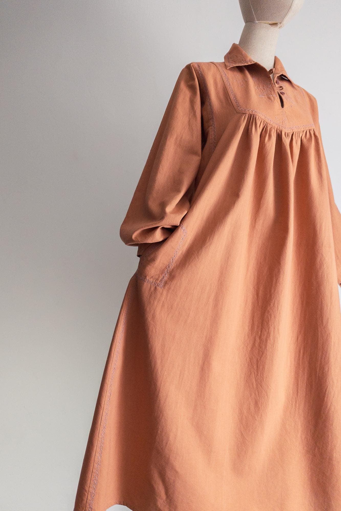 1970s boho ethnic embroidered nap dress – cooked salmon cotton - image 5