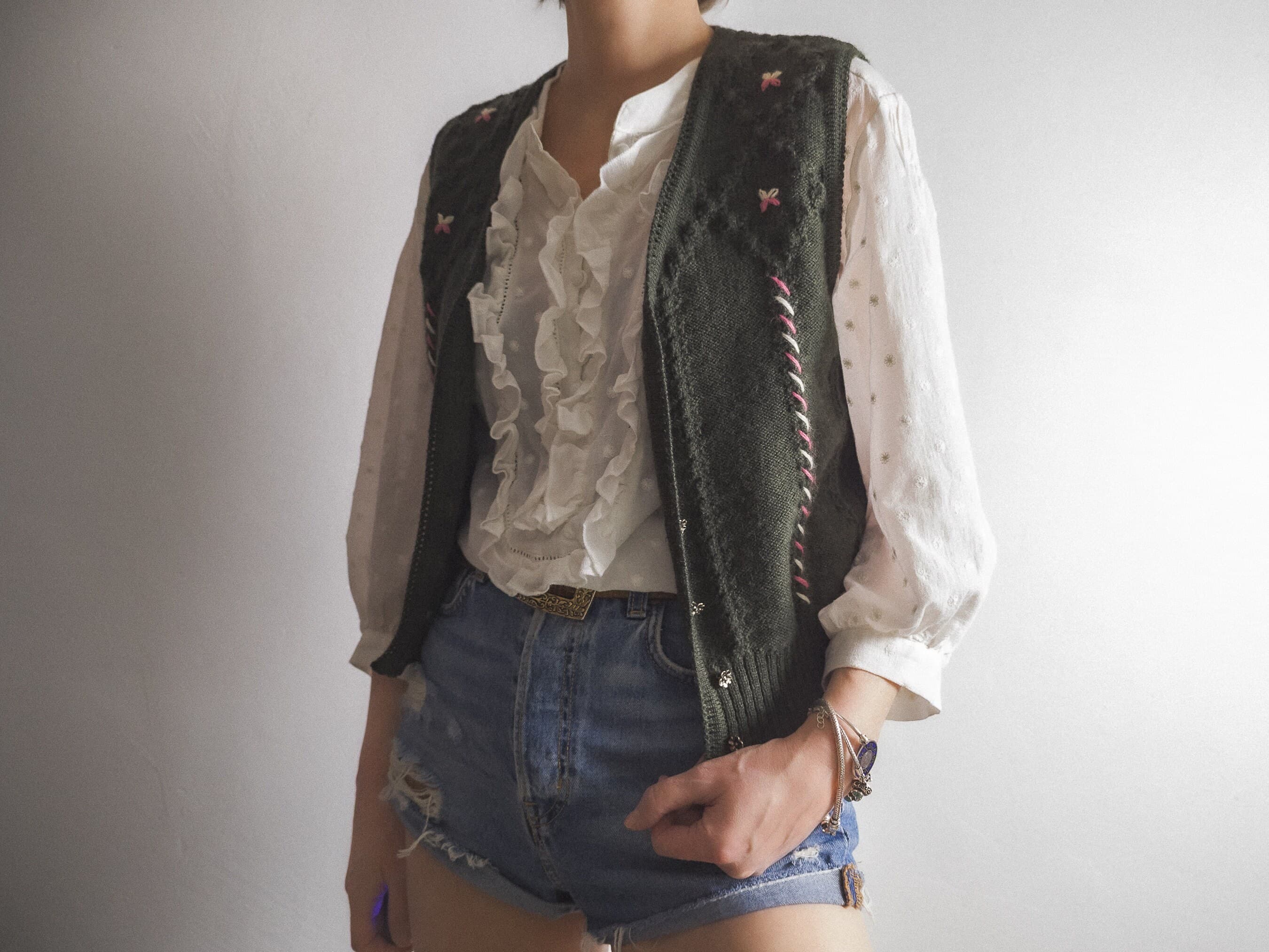 Austrian embroidered sweater vest vintage 1980s Kitz Pichler bavarian fashion forest green pure new wool knit cropped peasant cardigan vest - image 5