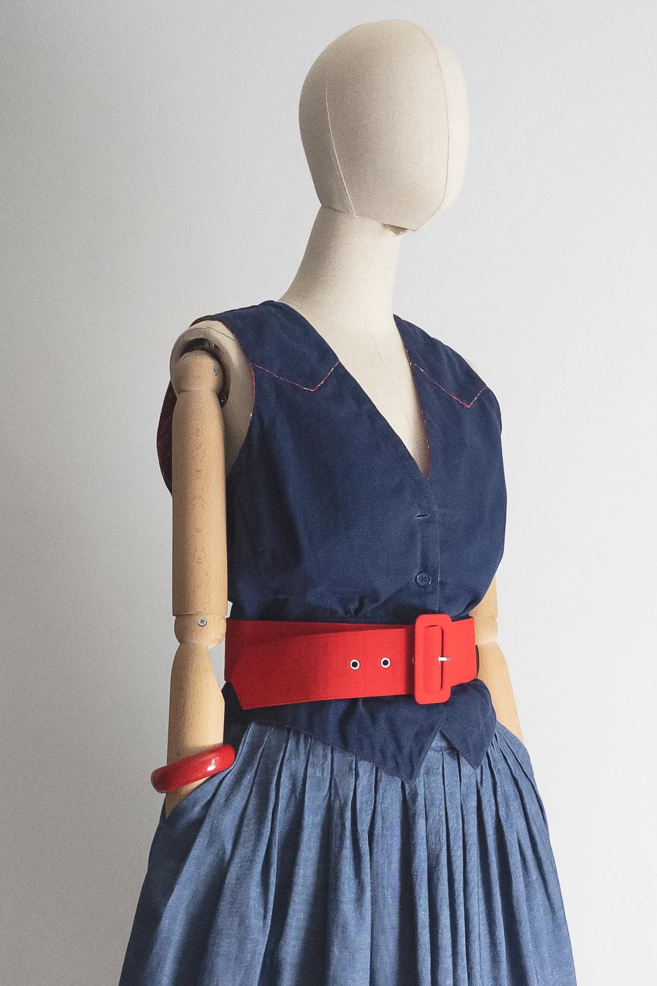 vintage wide scarlet waist belt | 1980s red textile belt | fabric-wrapped buckle | dress & coat accessory | s–m - image 4
