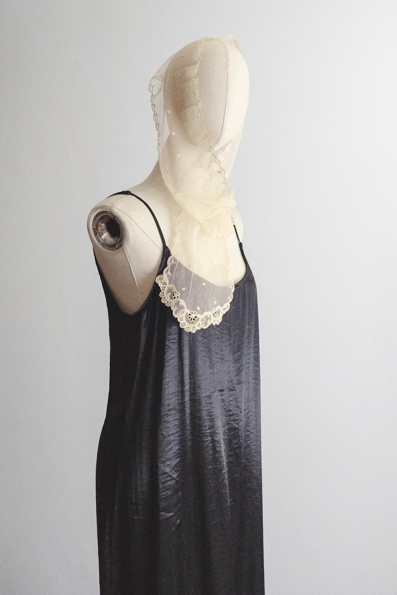 antique lace veil victorian embroidered tambour-work tulle tambour lace lappet scarf ecru head piece - image 3