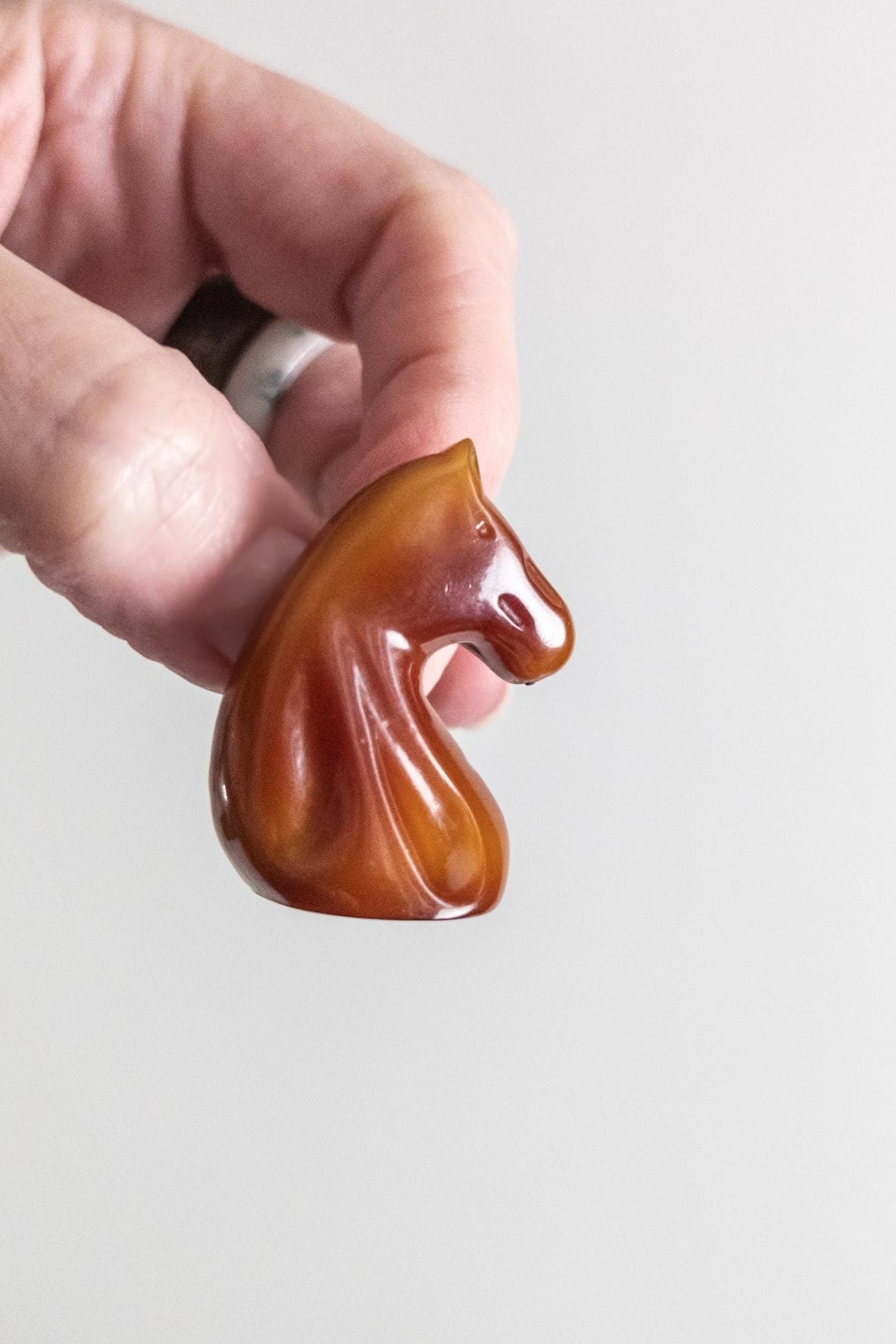 vintage bakelite carved horse pin/brooch – butterscotch - image 4