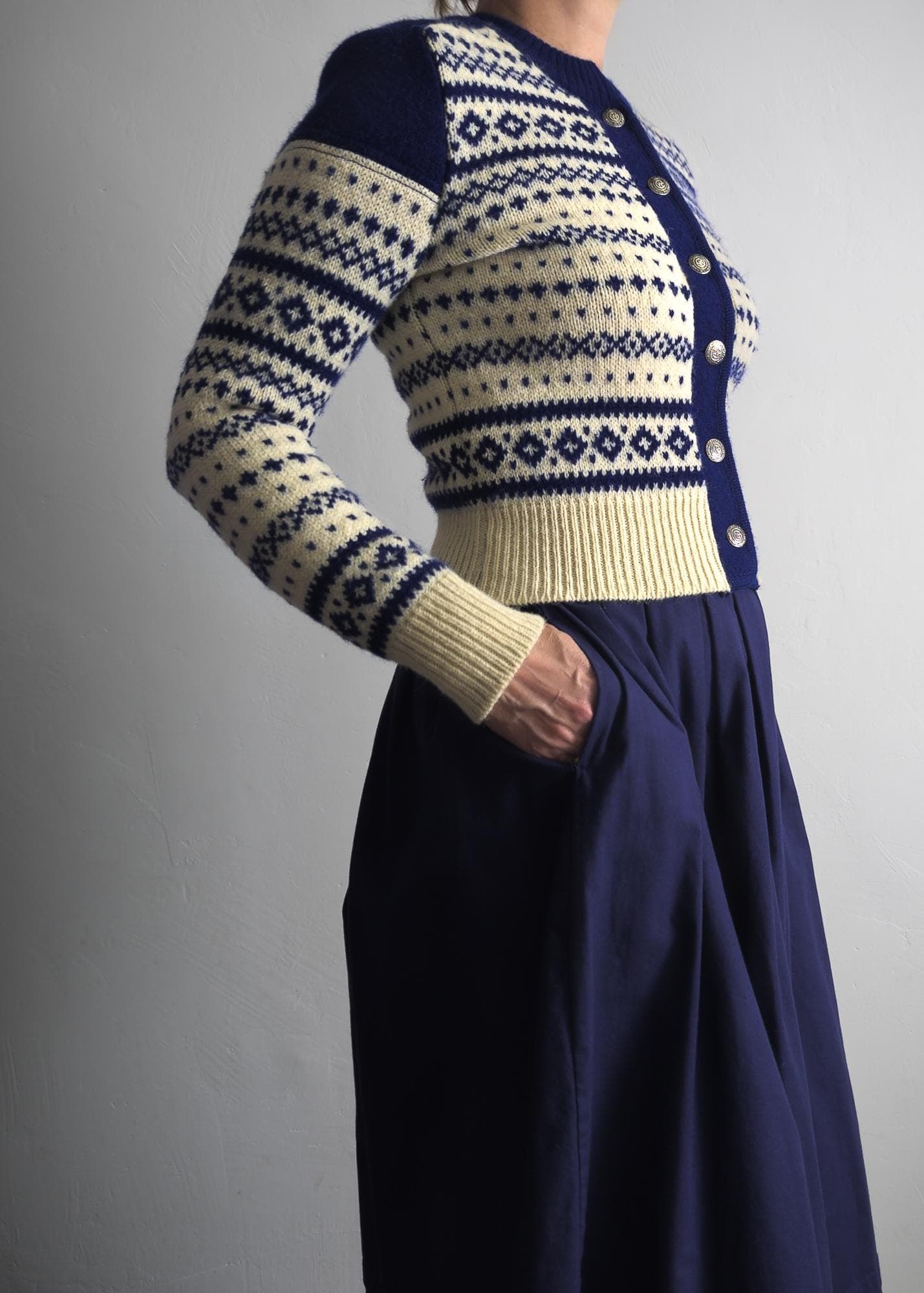 1940's inspired nordic fair isle cardigan austrian bavarian sweater combined w/boiled wool fitted cropped button-up sweater navy blue white - image 4
