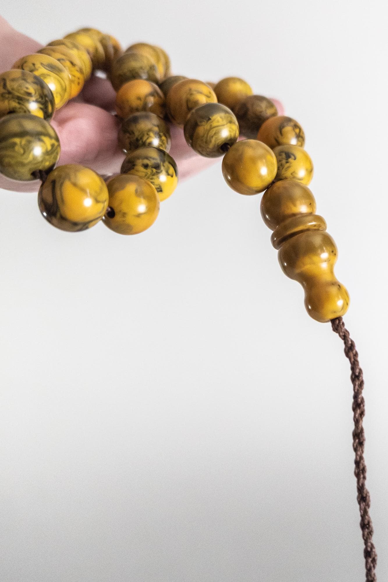 bakelite tesbih prayer beads rosary, round beads 82 g - marbled butterscotch/green - image 5