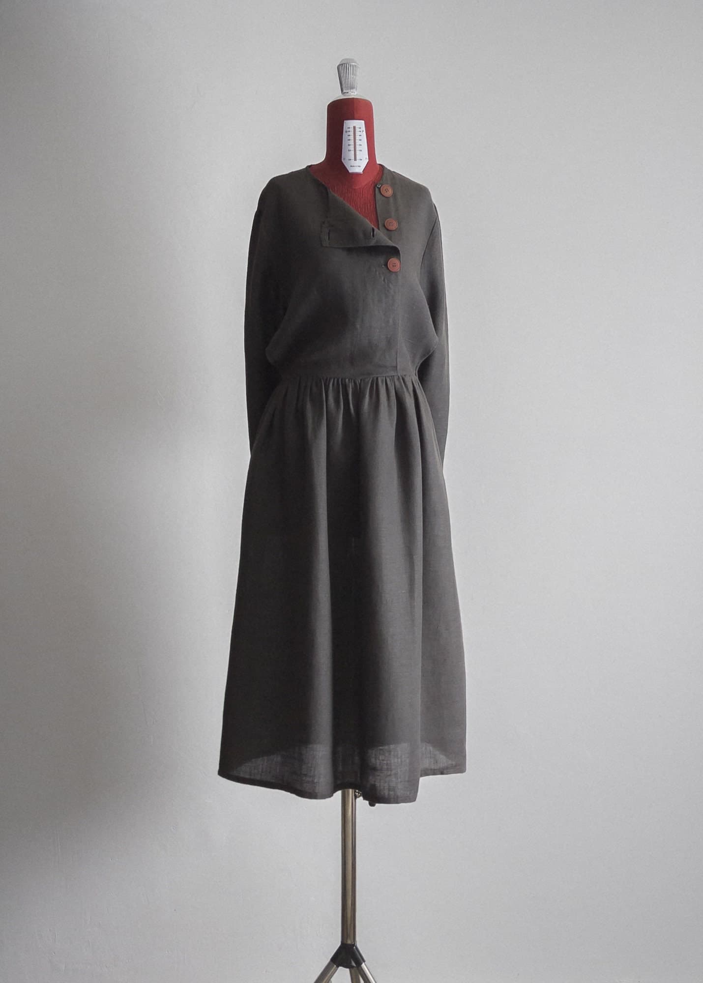 Italian peppercorn pure linen dress w/pockets, open side and long sleeve - image 3