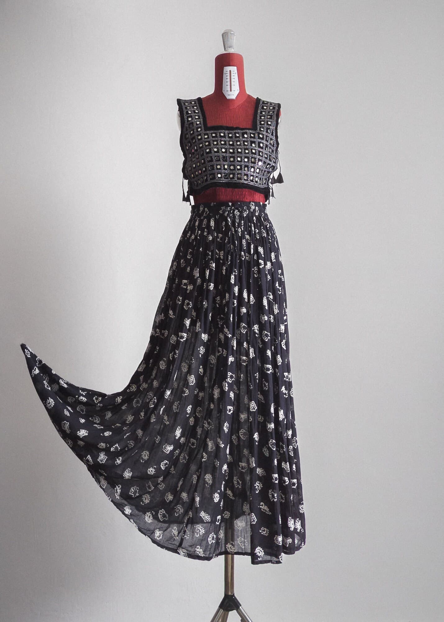 indian mirror work velvet crop top 70s mirror work and sparkle piping work black velvety sari top saree readymade handmade piece (xs/s) - image 3