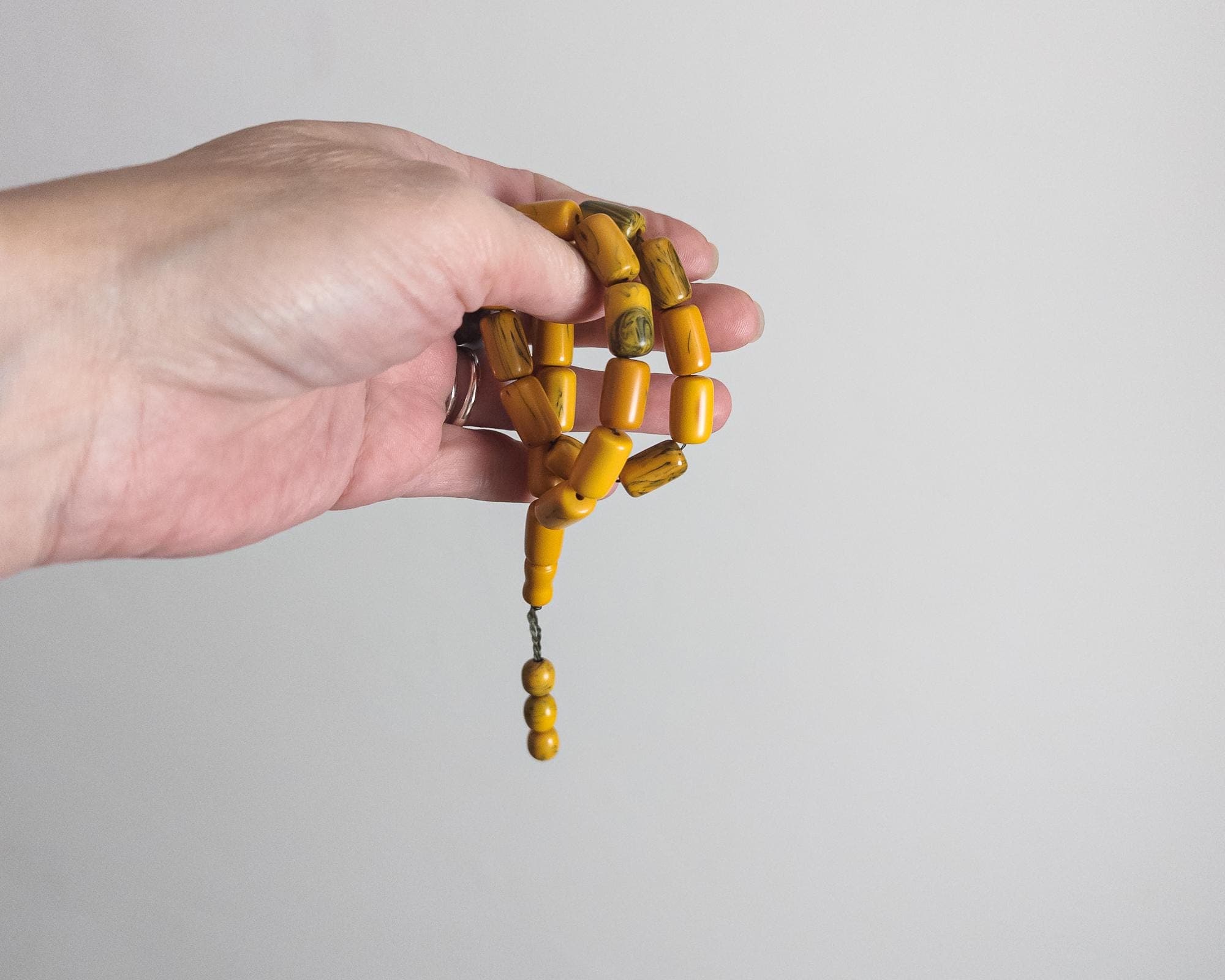 vintage 1950s bakelite prayer beads, compact muslim tasbih - image 4