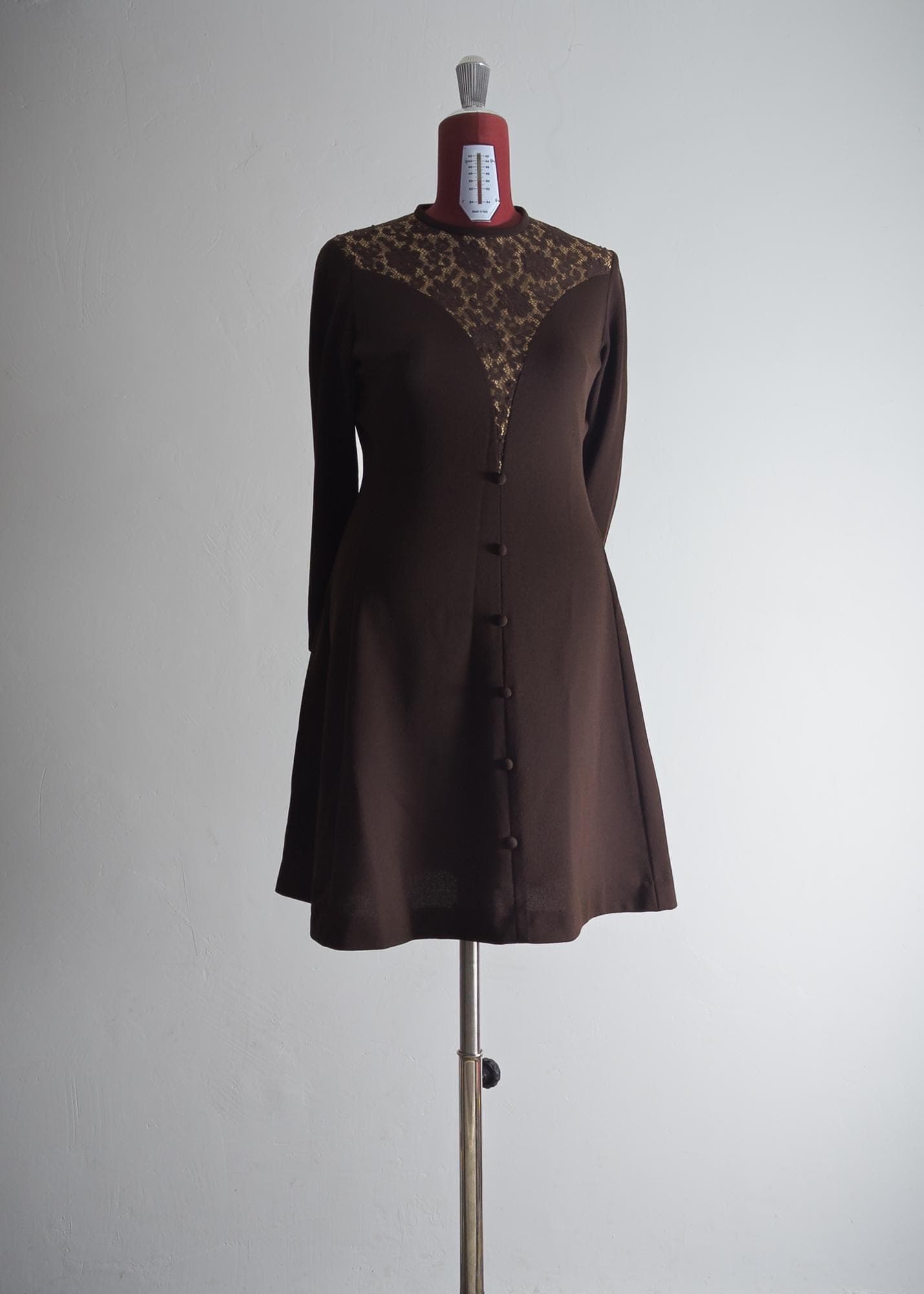 fashioned to flatter dark mod dress plus size gogo dress large vintage find 1960s crimplene knee-length shift dress with long sleeve - image 3