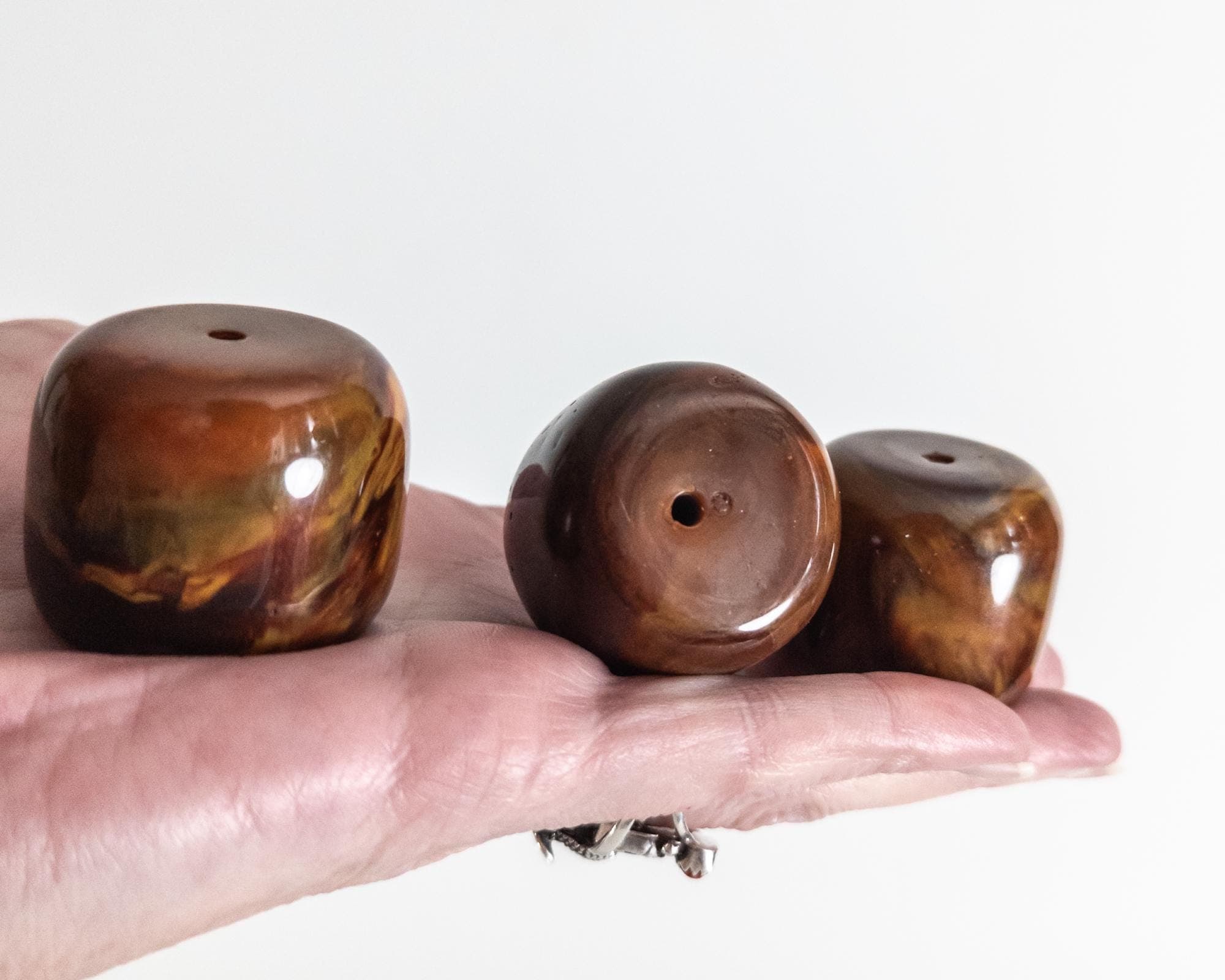 antique 1920s bakelite bead set, 3 pcs, 102 g, chunky barrel-shaped, early phenolic resin, marbled, heavy, collectible - image 5
