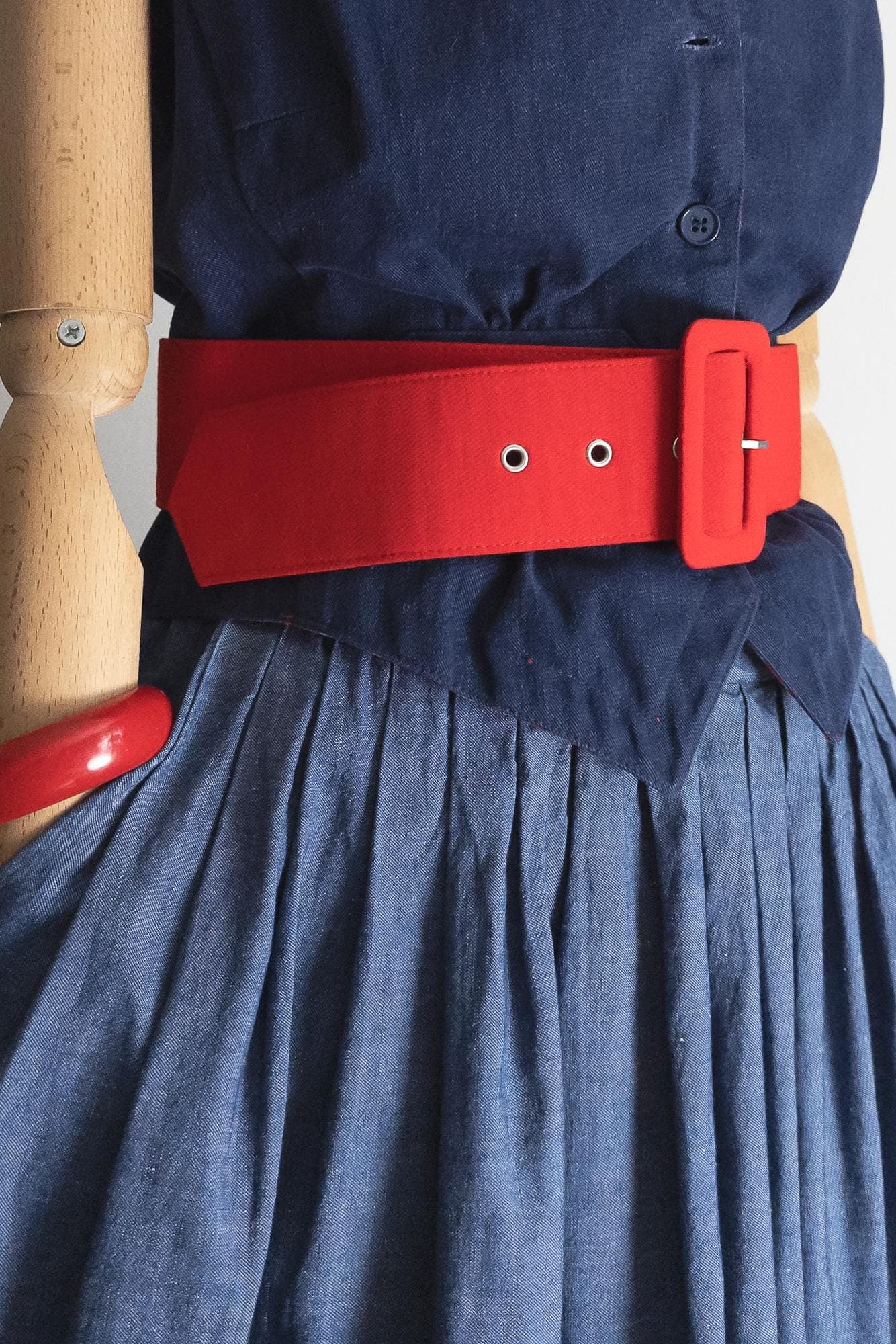 vintage wide scarlet waist belt | 1980s red textile belt | fabric-wrapped buckle | dress & coat accessory | s–m - image 3