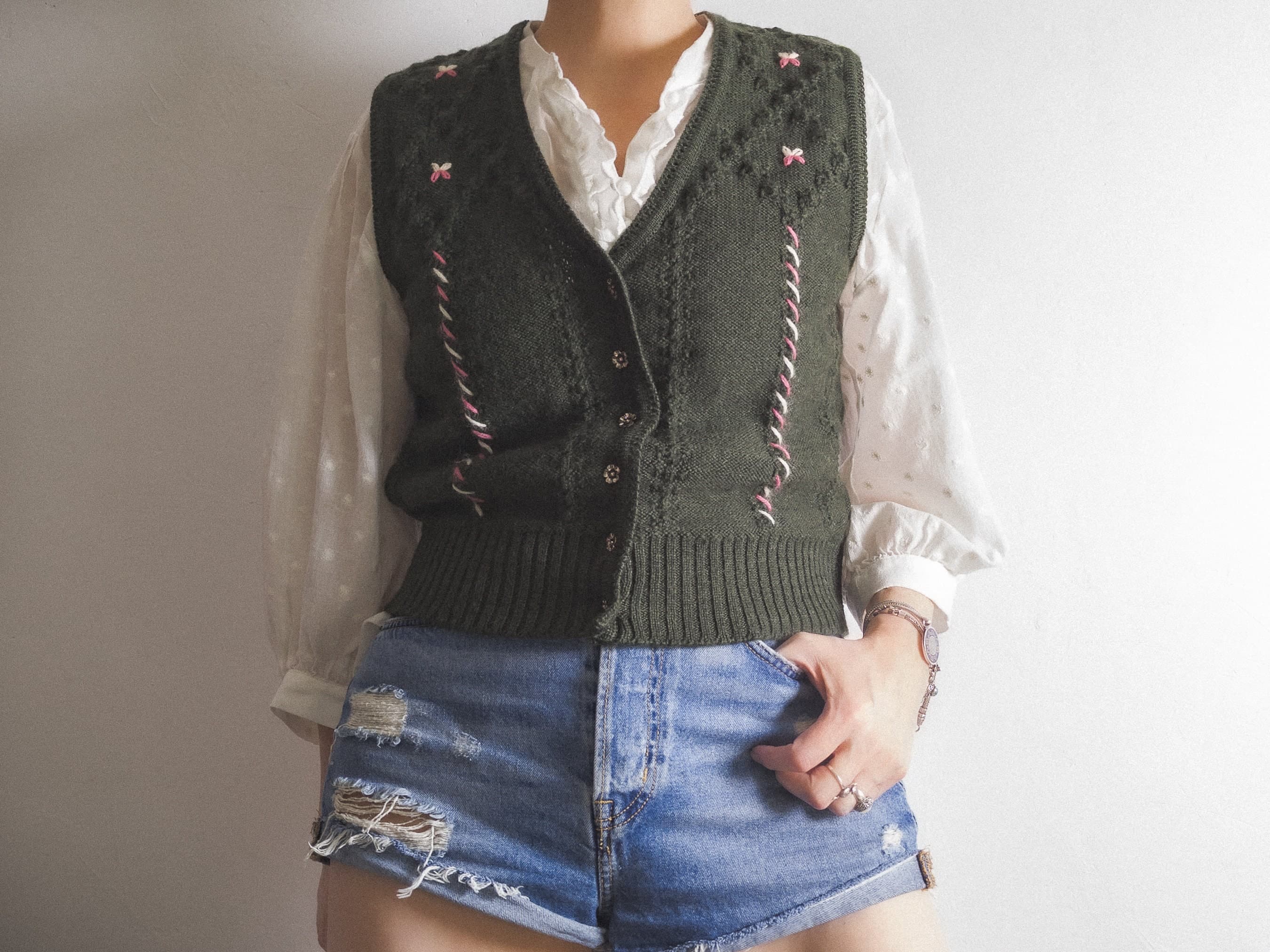 Austrian embroidered sweater vest vintage 1980s Kitz Pichler bavarian fashion forest green pure new wool knit cropped peasant cardigan vest - image 4