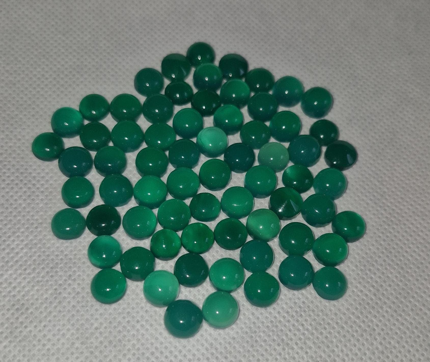 Natural Green Onyx Cabochon: Polished Round Gemstones, 3-8mm - image 3