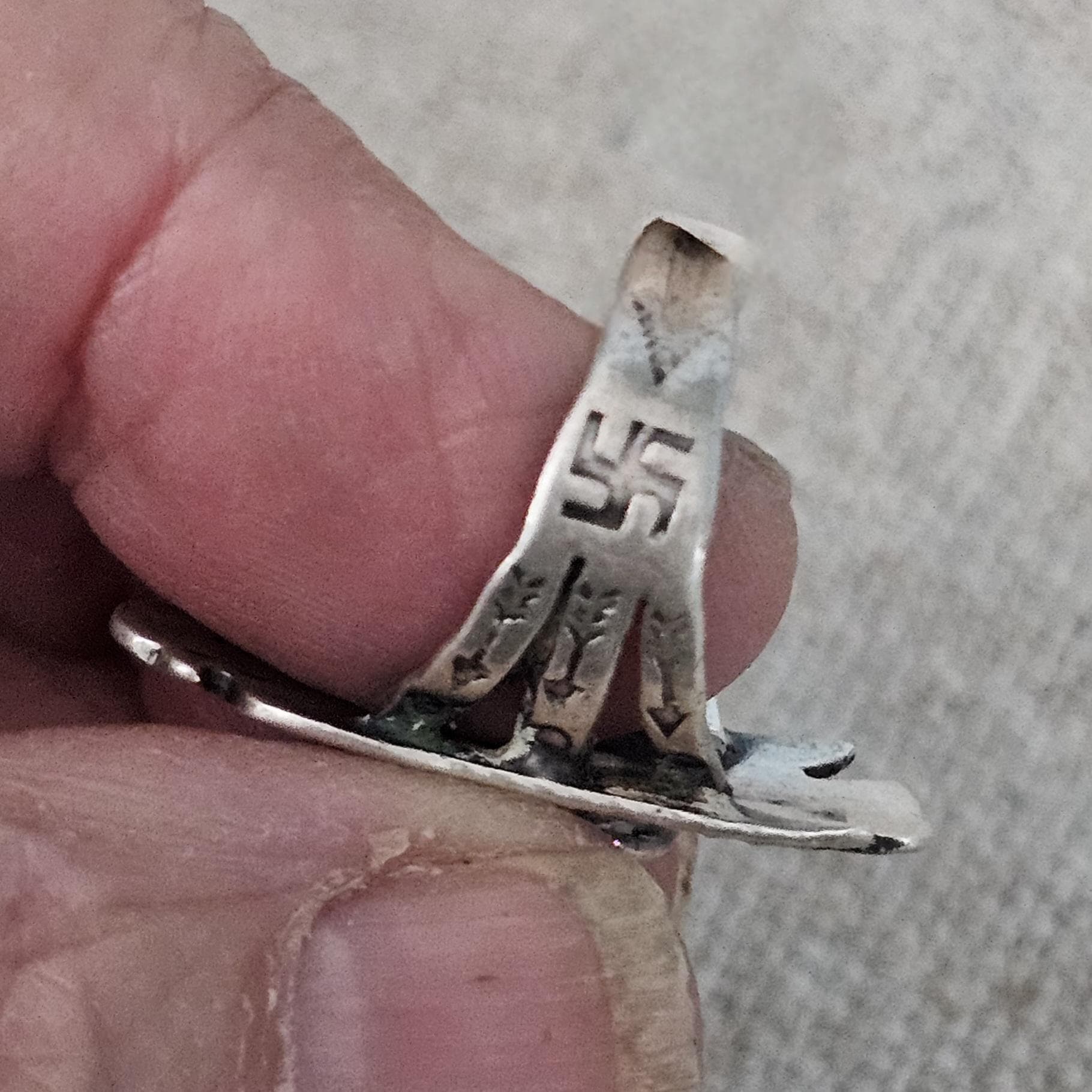 1930s Thunderbird Whirling Log Turquoise Vintage Native Ring size 5 JR 815 - image 2