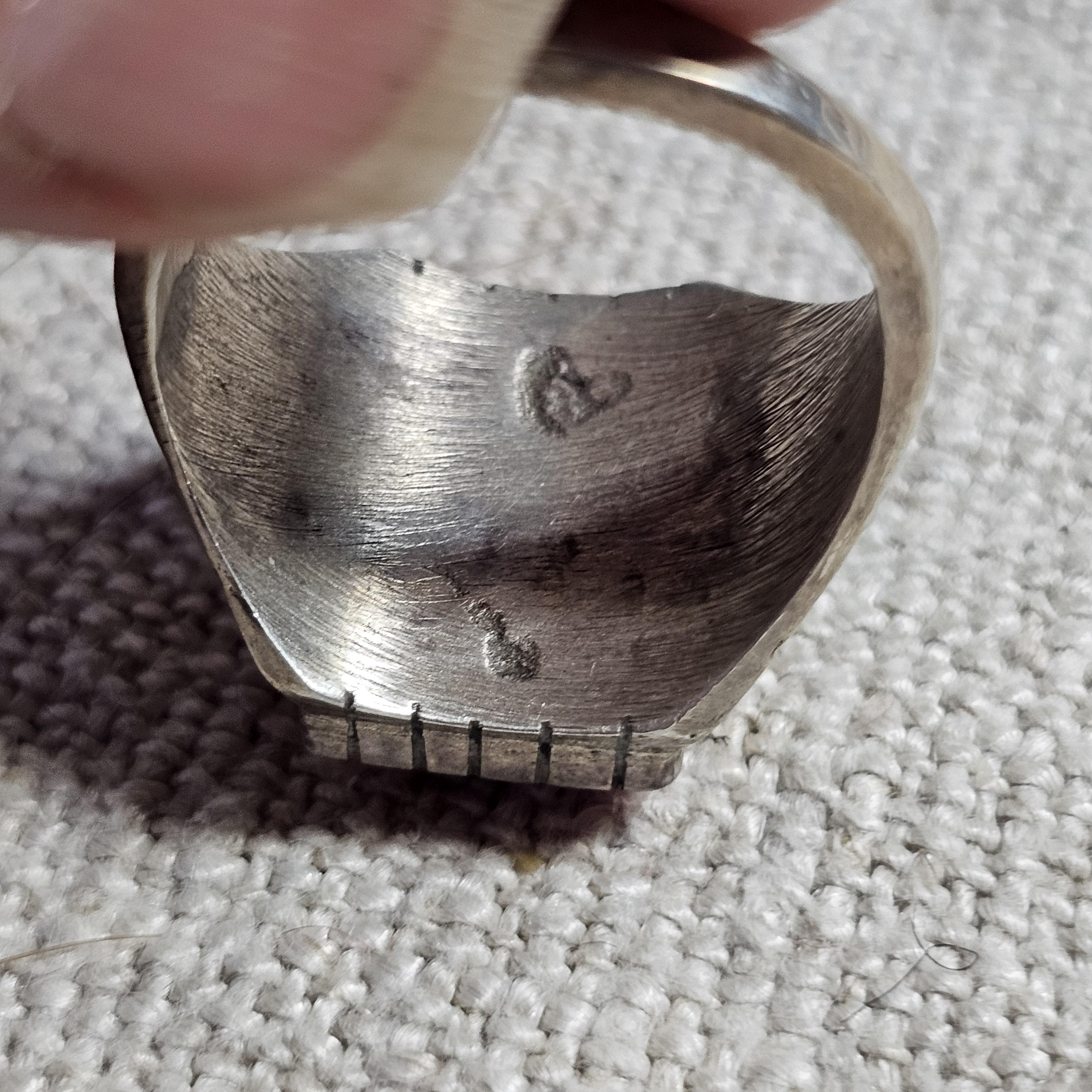 Vintage Zuni Spiny Oyster Sterling Silver Ring, Size 9 JR 841 - image 5