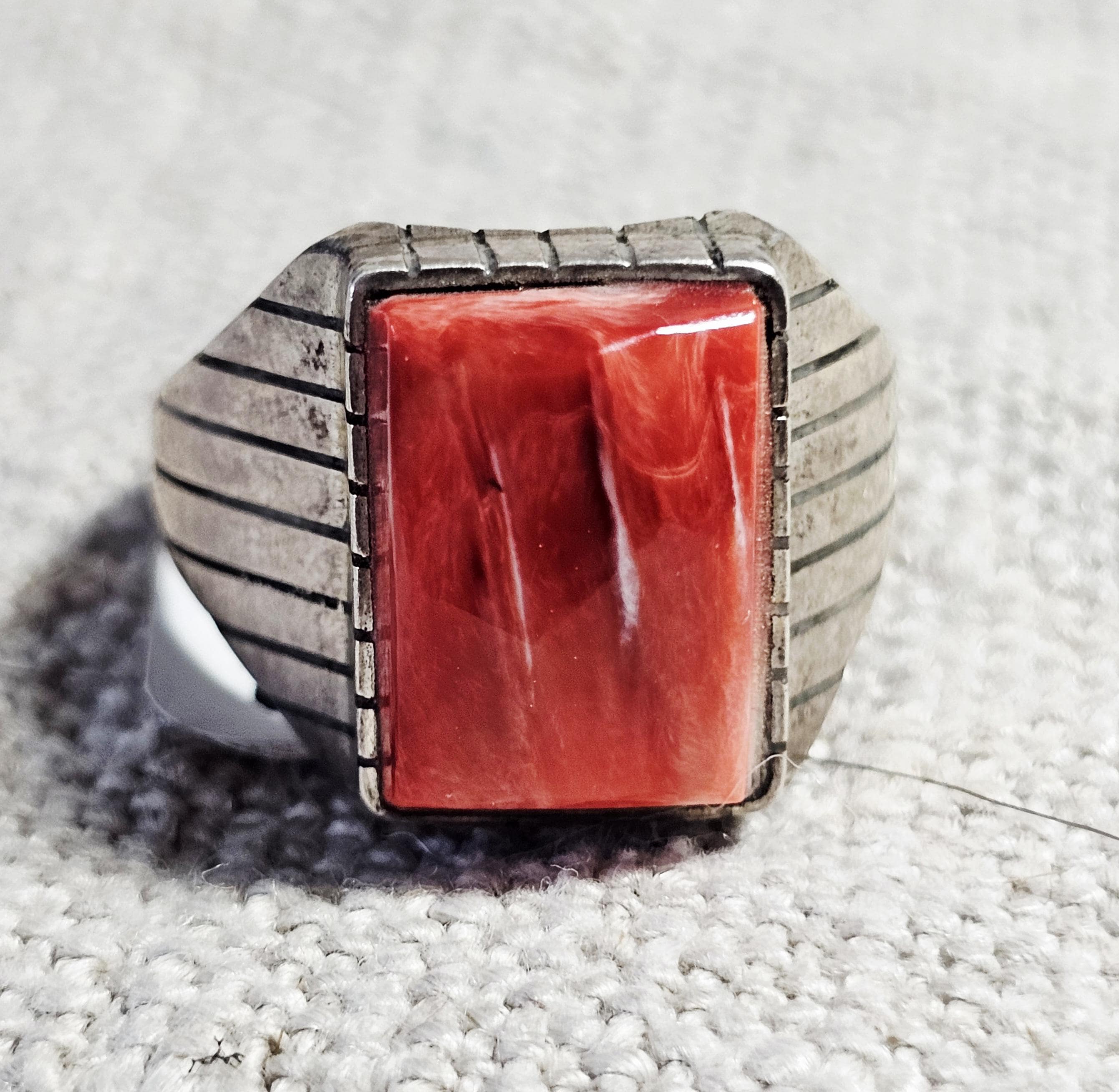 Vintage Zuni Spiny Oyster Sterling Silver Ring, Size 9 JR 841 - image 3