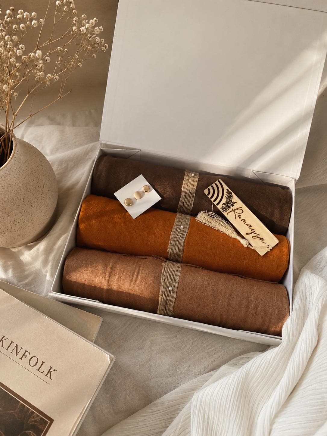 Personalised Cotton Jersey Hijab Gift Box, 3 Hijabs, Engraved Name Bookmark & Hijab Magnets, Eid Islamic Gift for Her, Luxury Muslimah Gift