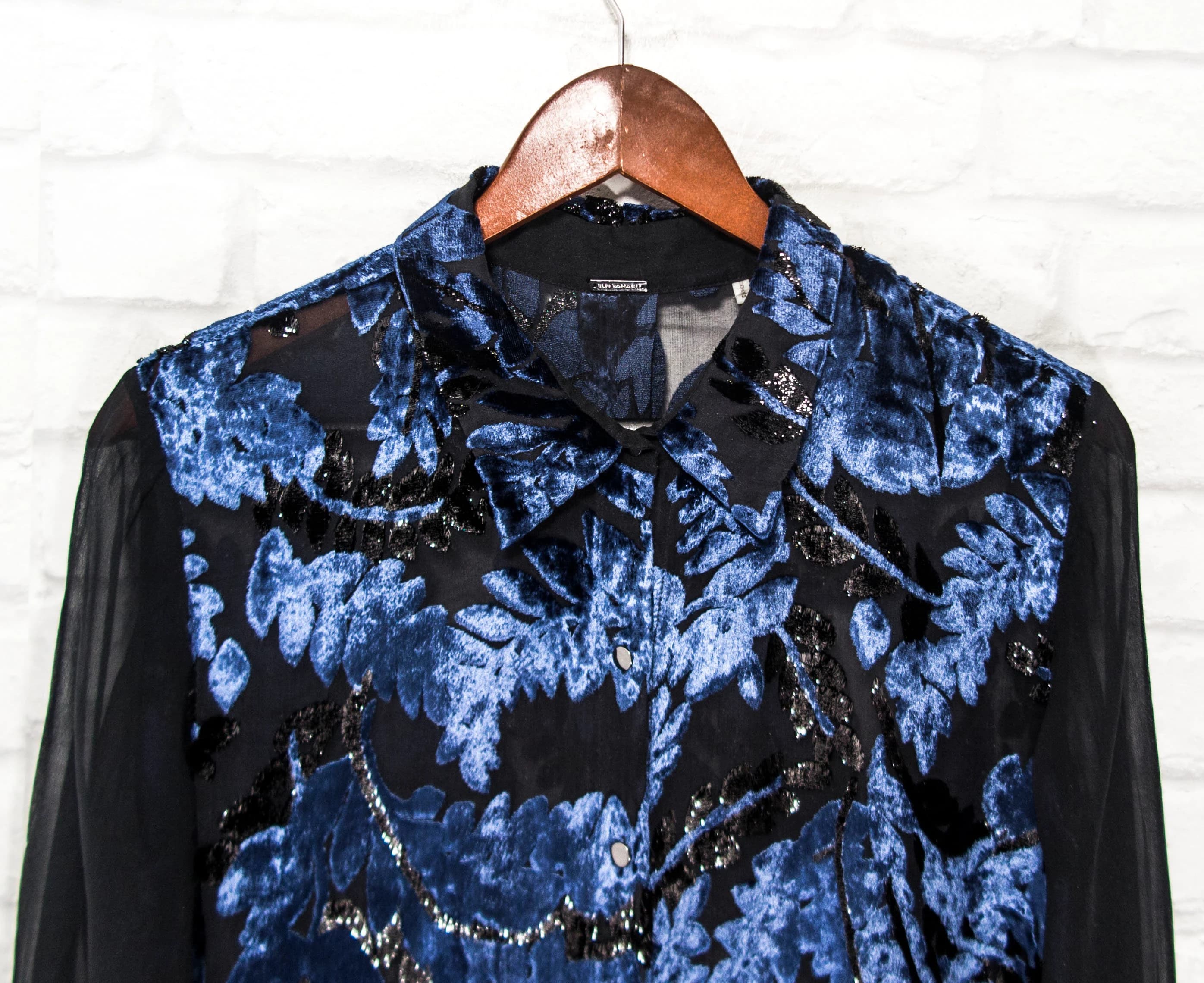 Elie Tahari Silk Blend Shirt Soft Plush Pattern Embellished Long sleeve Sheer Blouse Silk size M - image 4