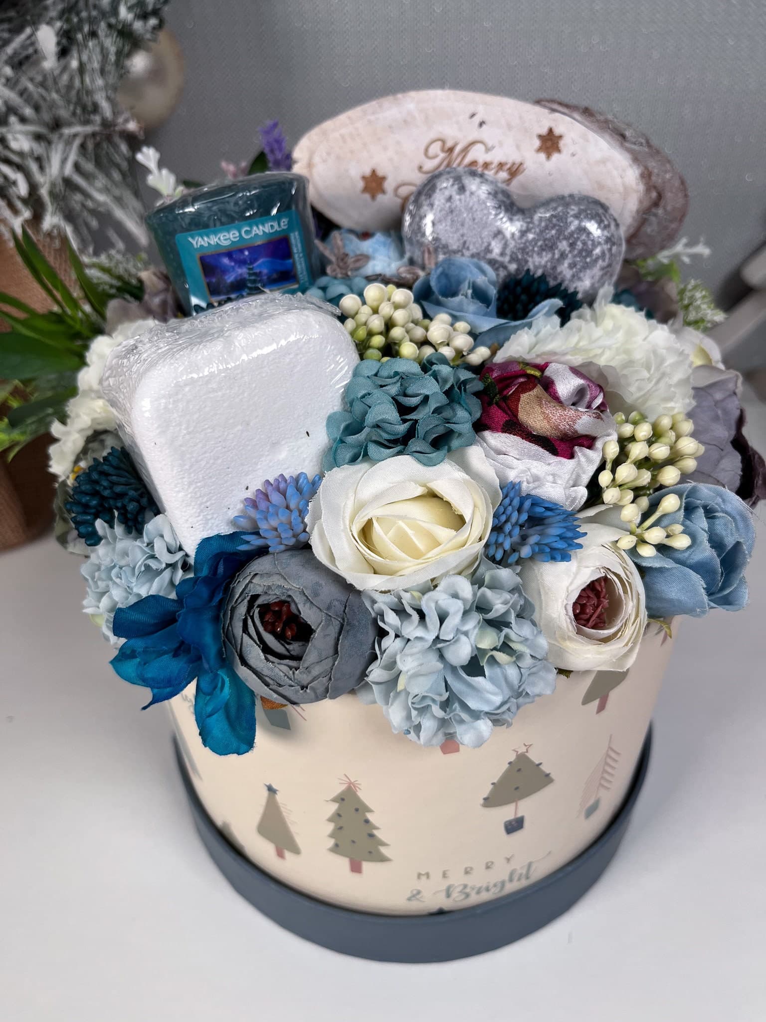 Personalised Christmas Pamper Gift Box: Yankee Candle & Floral Bouquet - image 4