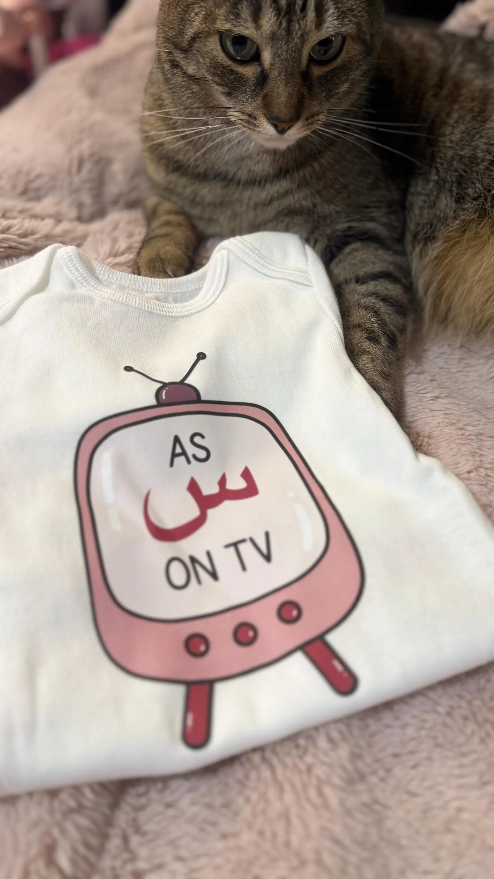 As Seen on TV س Seen Baby Onesie | Urdu Arabic Letter Bodysuit | Pakistani Baby Outfit | Desi Muslim Baby Shower Gift - image 2