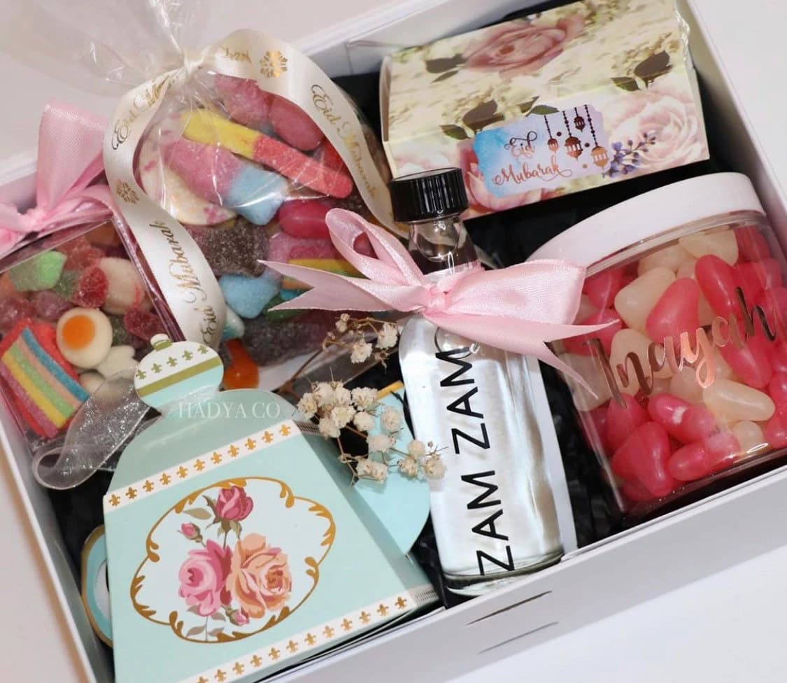 Vintage Hamper Gift Box - Perfect Gift Ramadan | Eid | Birthday |Bridesmaids | Nikkah |Wedding | Mothers Day | New Mum Gifts