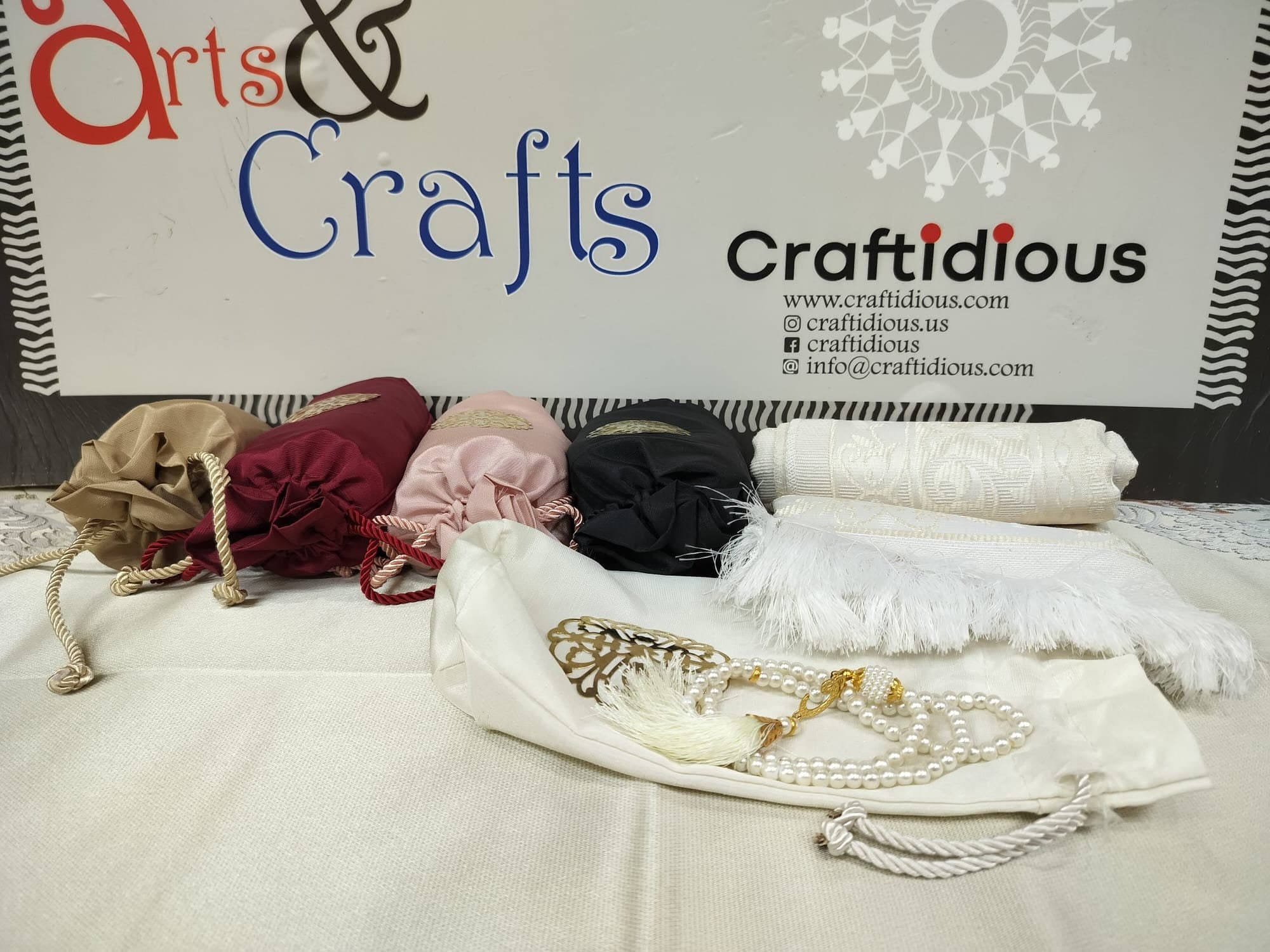 Prayer Mat with prayer beads in pouch - image 4