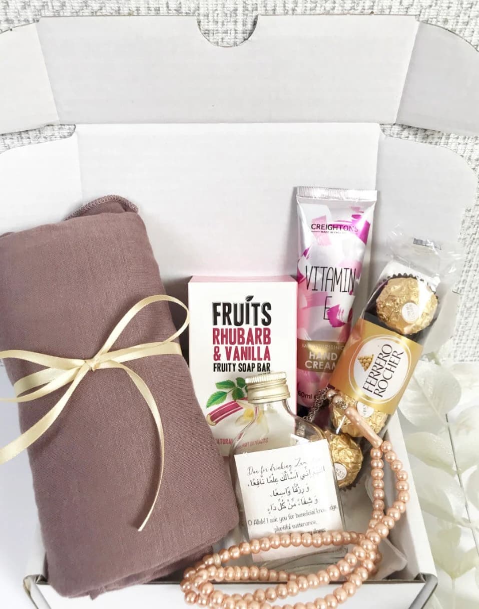 Luxury Hijab Hamper Gift for Women Umrah Tasbeeh Mother Daughter Sister Wife Wedding Engagement Revert Hijabi Gift Nikah Bride Hajj - image 4
