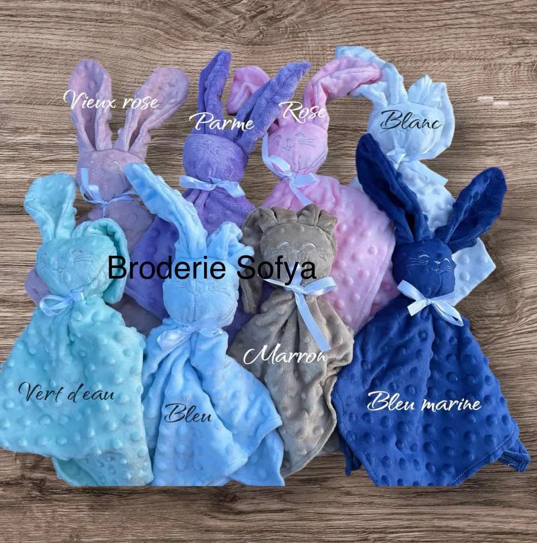 Doudou minky broder rose bleu gris cadeaux naissance bébé broderie jewellery kids prénom arabe - image 4