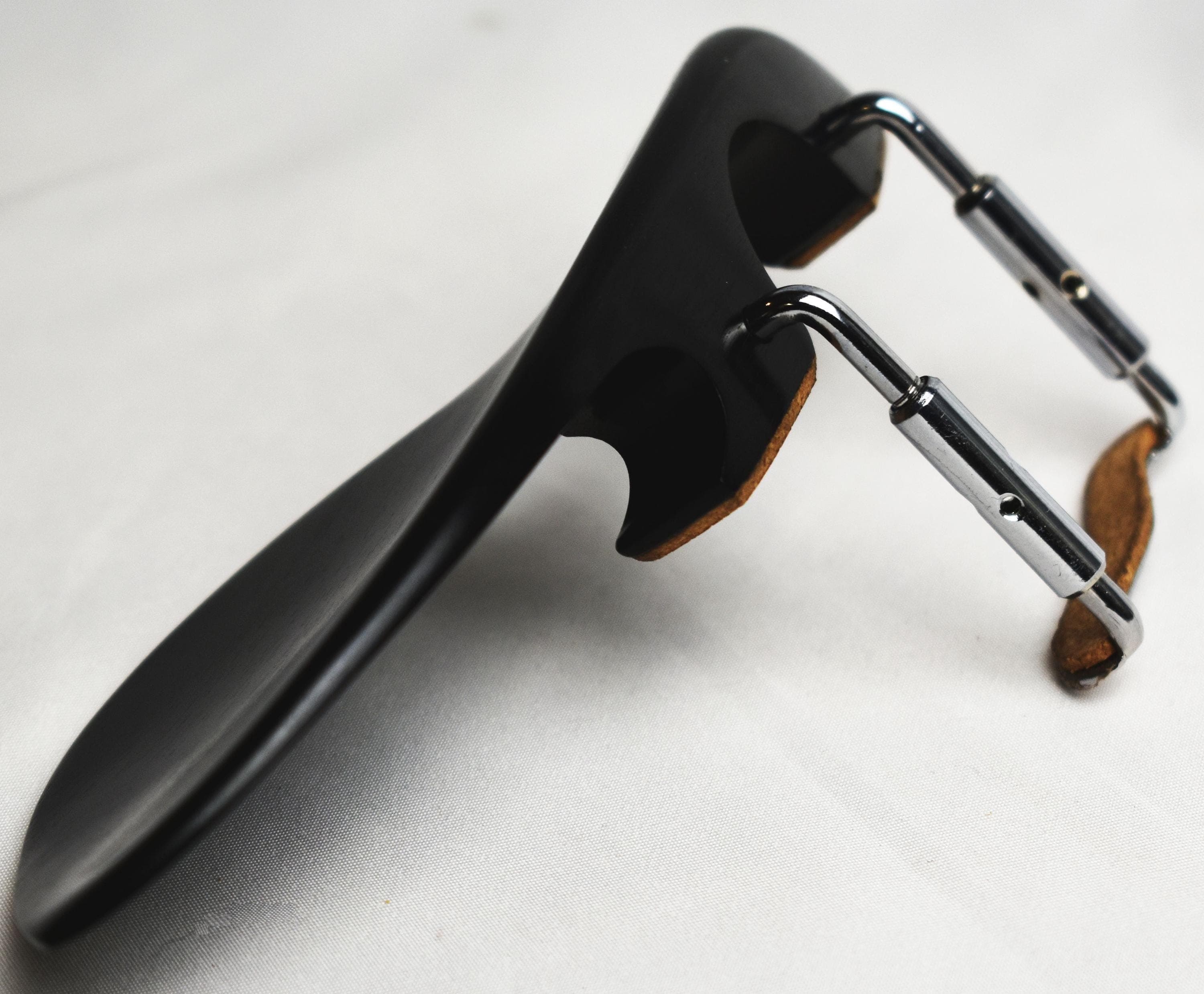 Lightweight Guarneri Violin Chinrest in Ceylonese Ebony by Figaro Importers - image 3