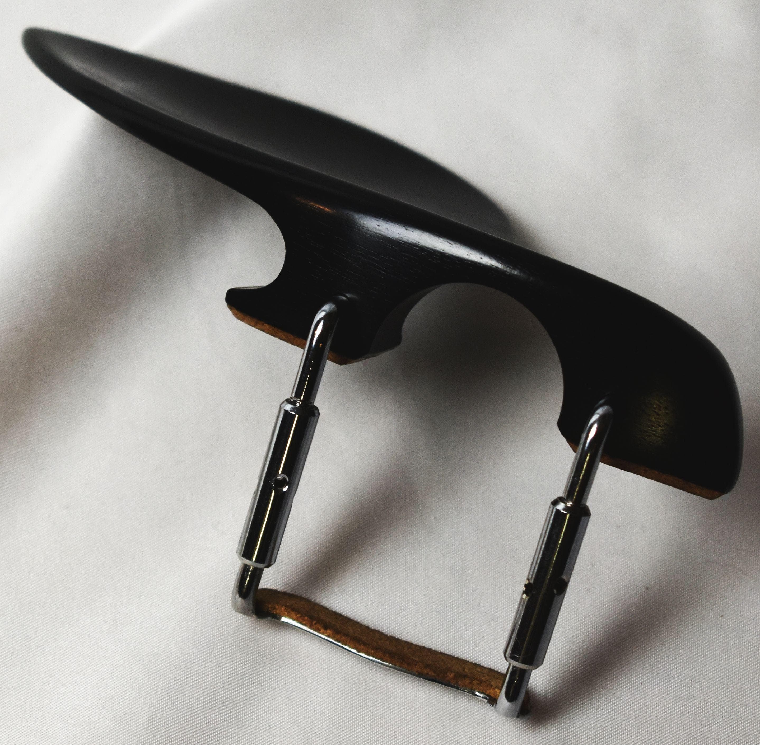 Lightweight Guarneri Violin Chinrest in Ceylonese Ebony by Figaro Importers