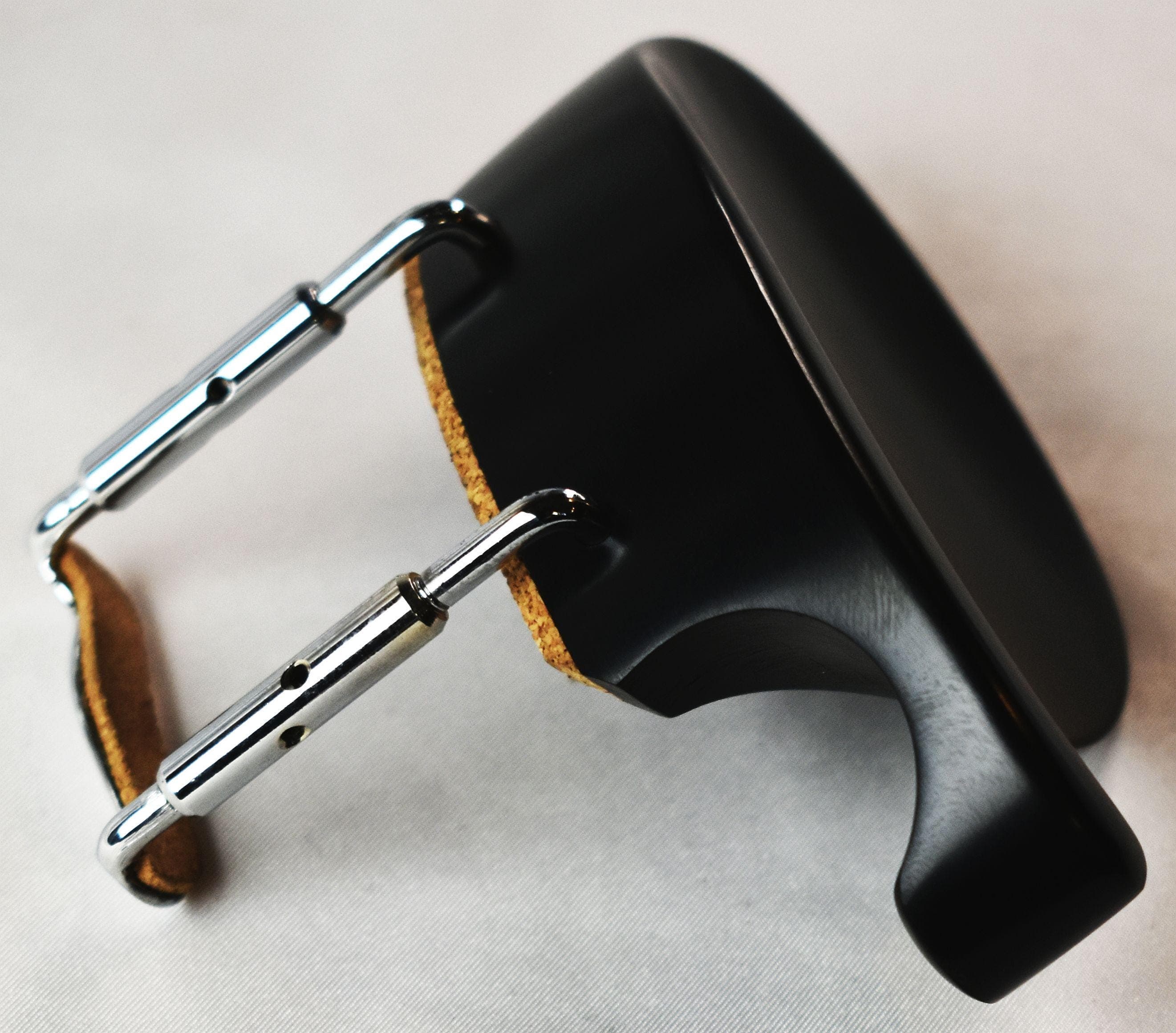 Nero Vermeer Violin Chinrest with Black or Chrome Hardware - image 3
