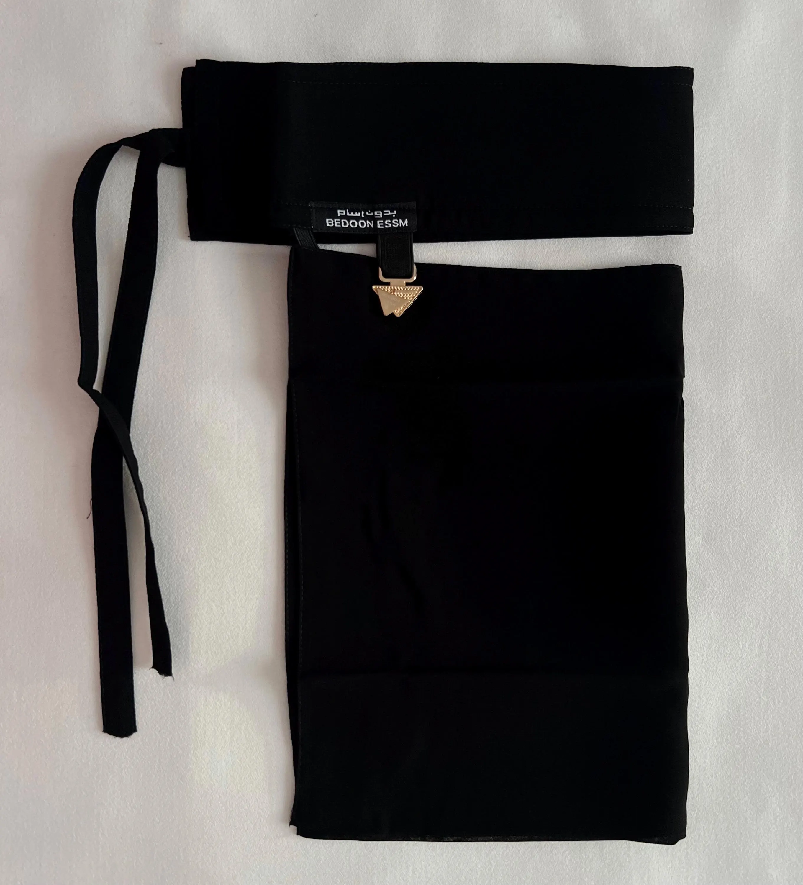 Saudi niqab with triangle charm
