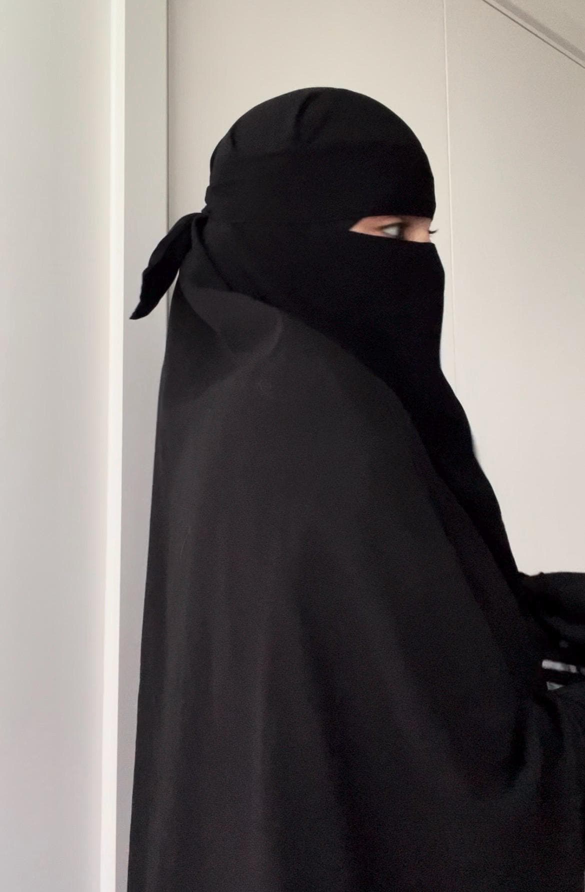 Black long 1 layer pinch niqab
