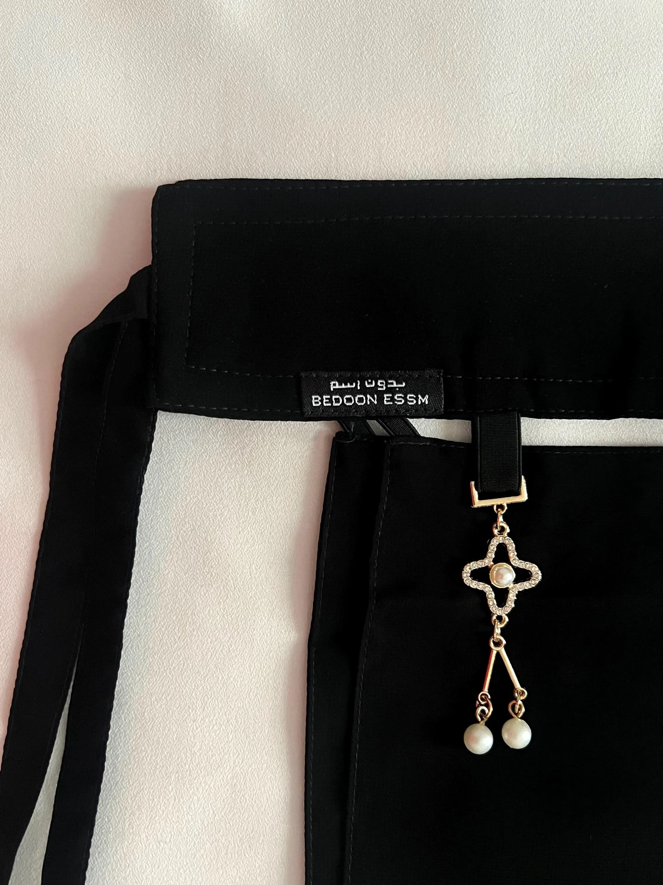 Saudi niqab with long gold clover pearl pendant - image 3
