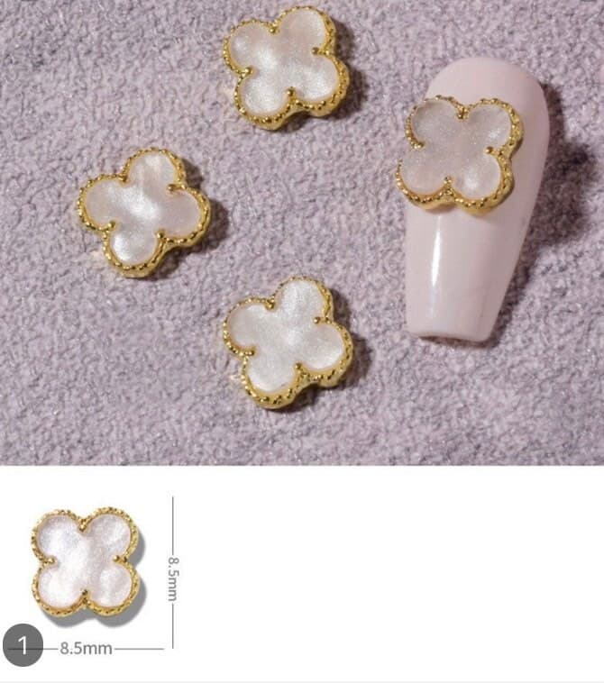 Gold Four Leaf Clover 3D Nail Art Decoration (2pcs) - image 4