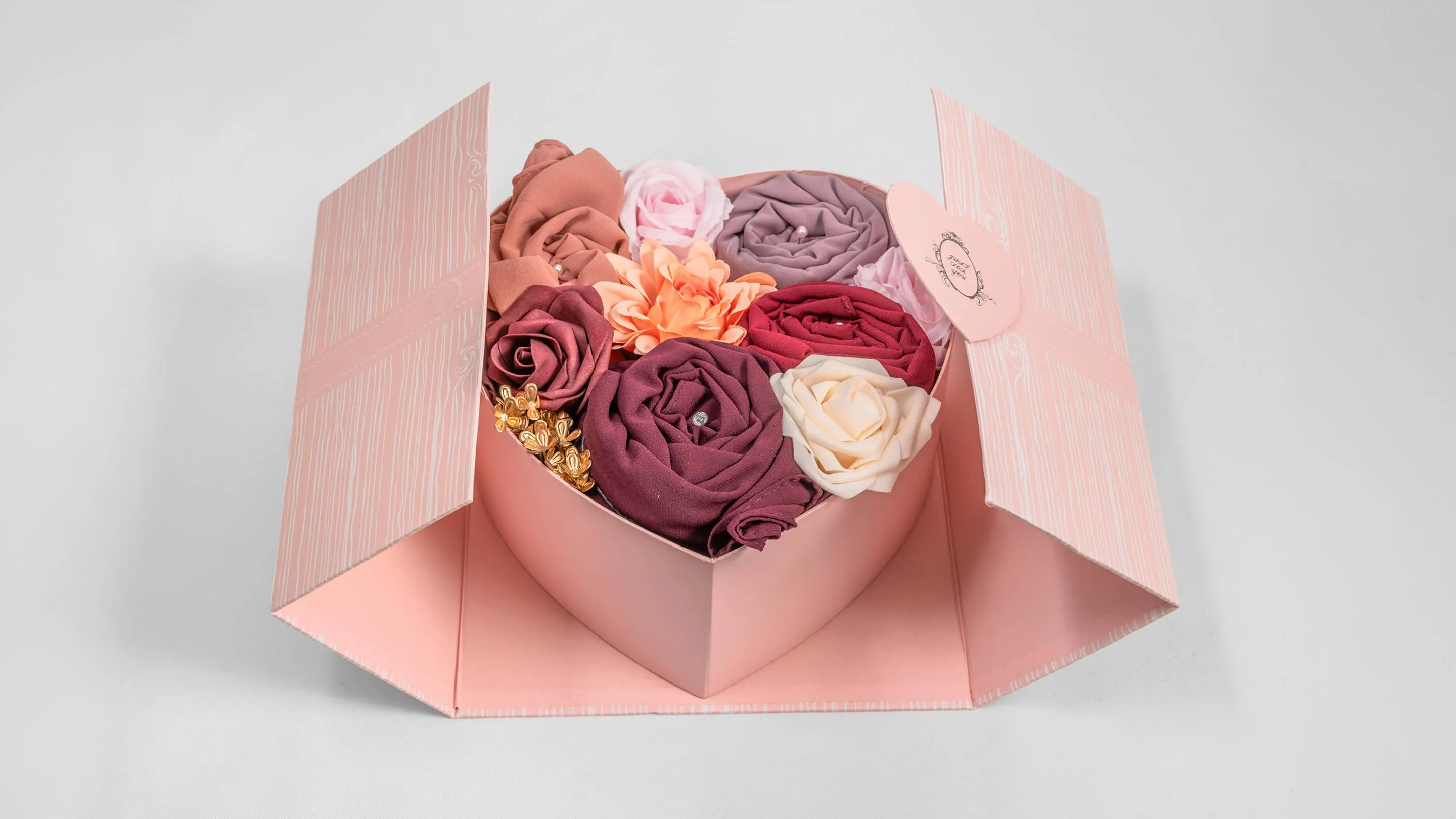 Heart of Gold Hijab Bouquet Gift Box – 4 Hijabs & Scented Flowers