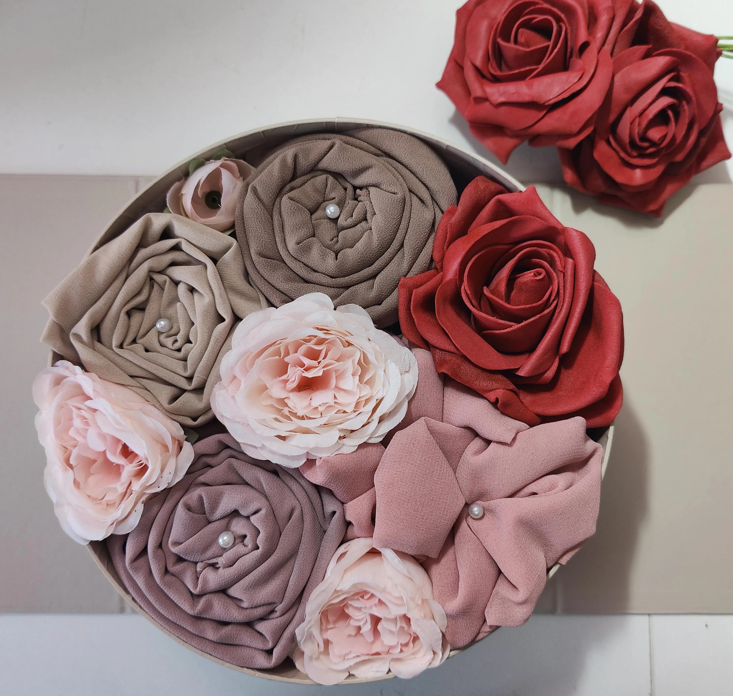 Personalised Hijab Gift Box, Pink Gift Box with Scented Roses, Islamic Gift for Her, Birthday Eid Muslim Gift