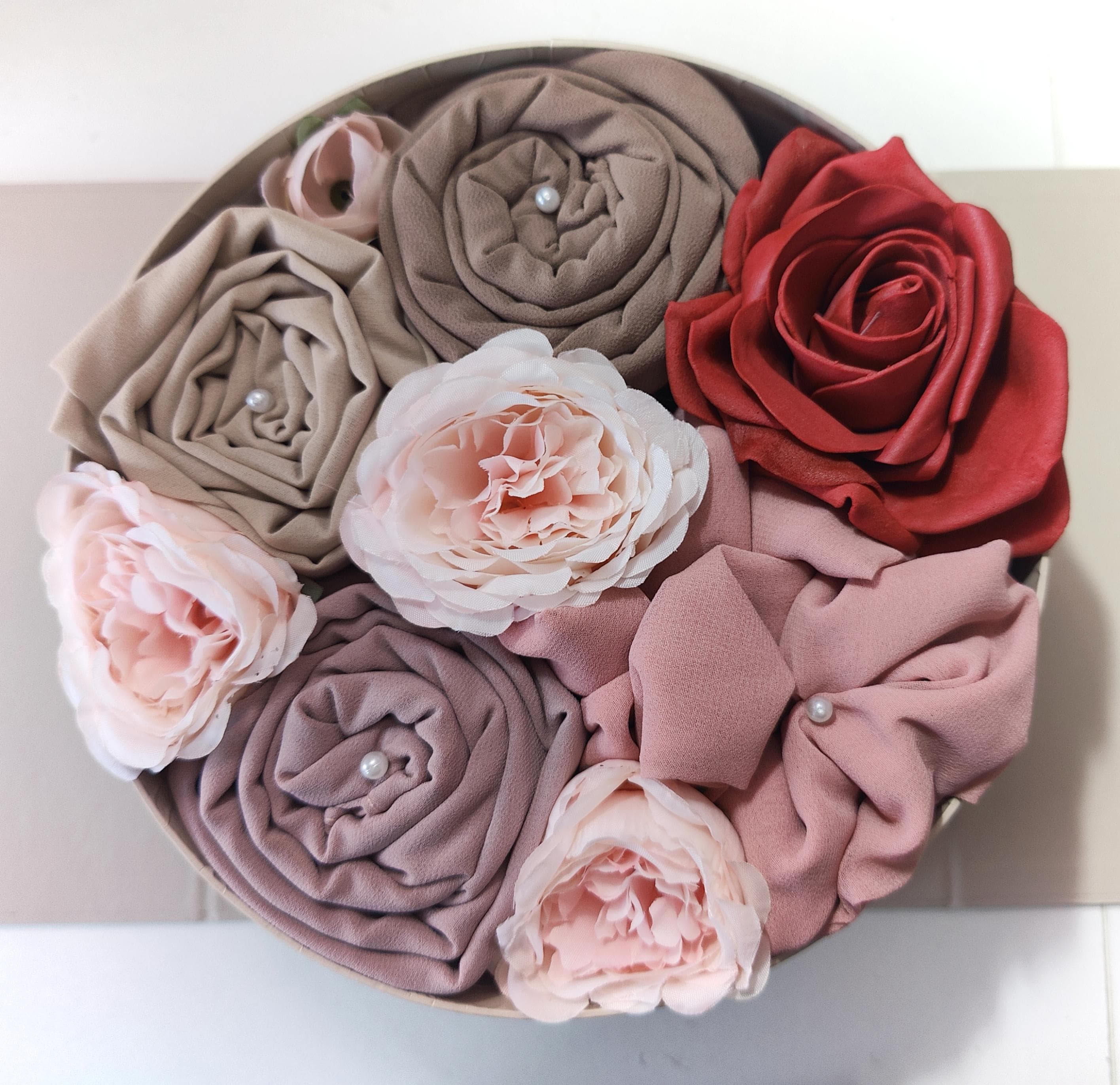 Personalised Hijab Gift Box, Pink Gift Box with Scented Roses, Islamic Gift for Her, Birthday Eid Muslim Gift - image 3