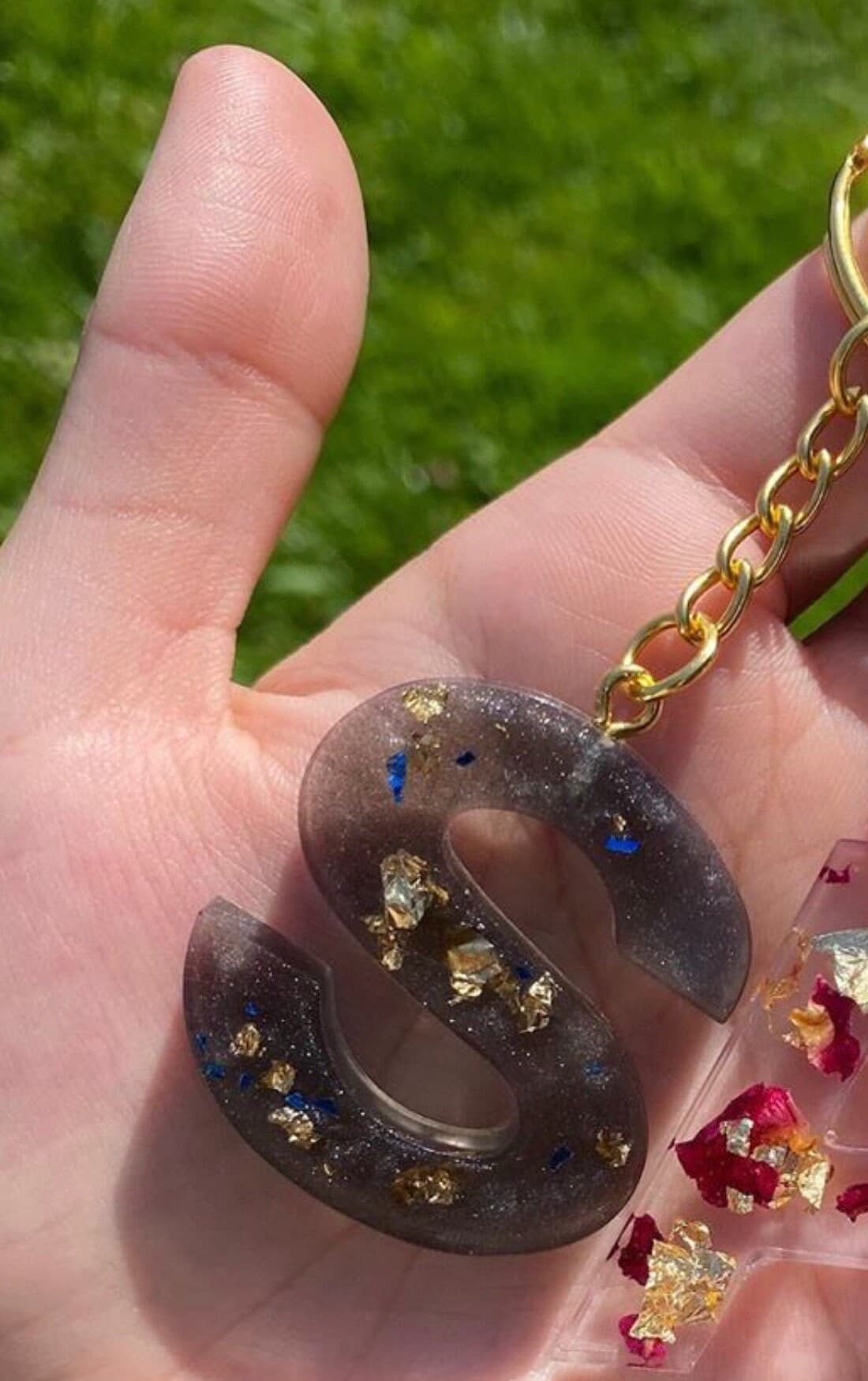 Initial Resin Keyring with Coloured Shimmer and Leaf Flakes - image 5
